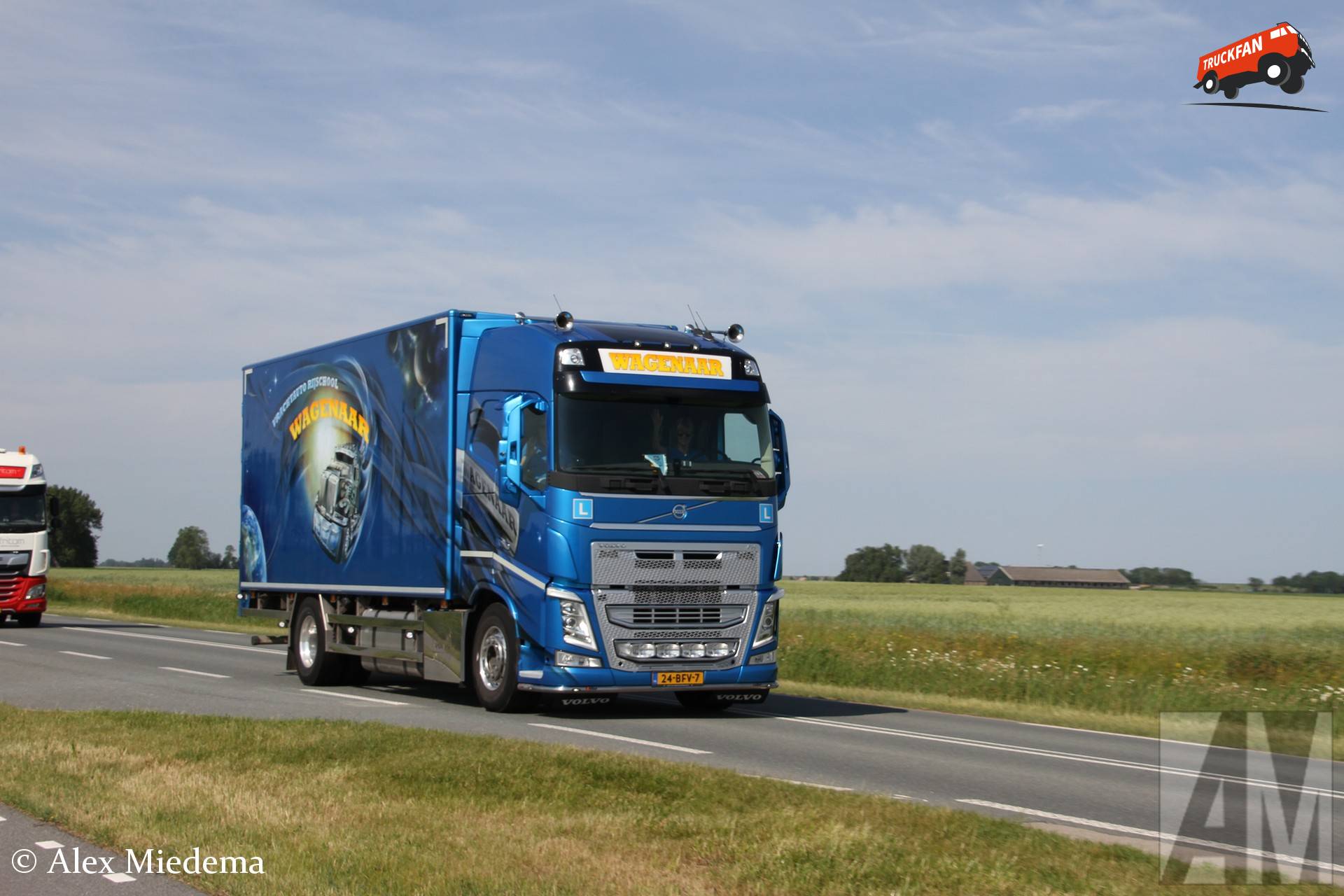 Volvo FH 4 vrachtwagen van Vrachtautorijschool Wagenaar