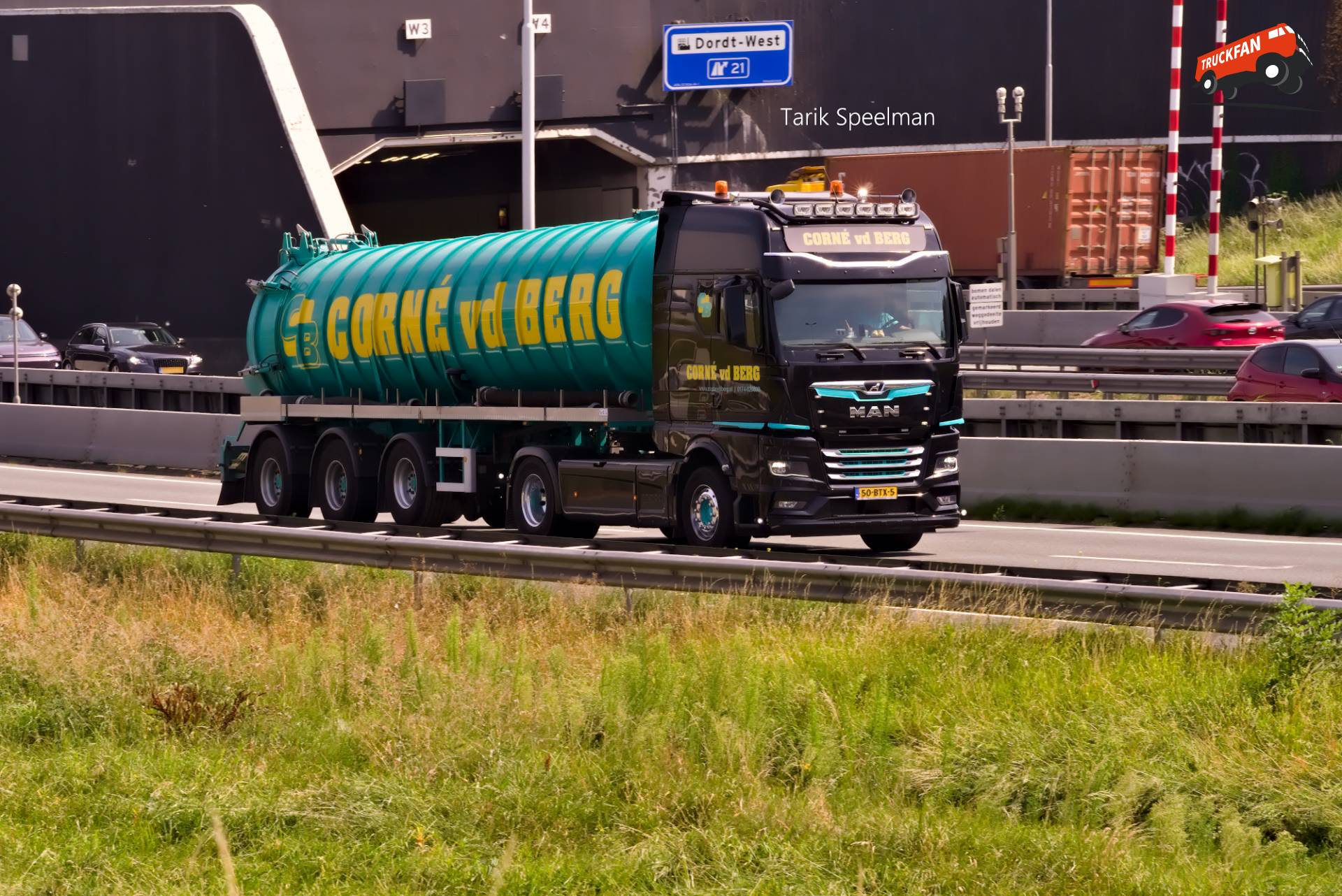 MAN TGX 3rd Gen vrachtwagen met kenteken 50-BTX-5