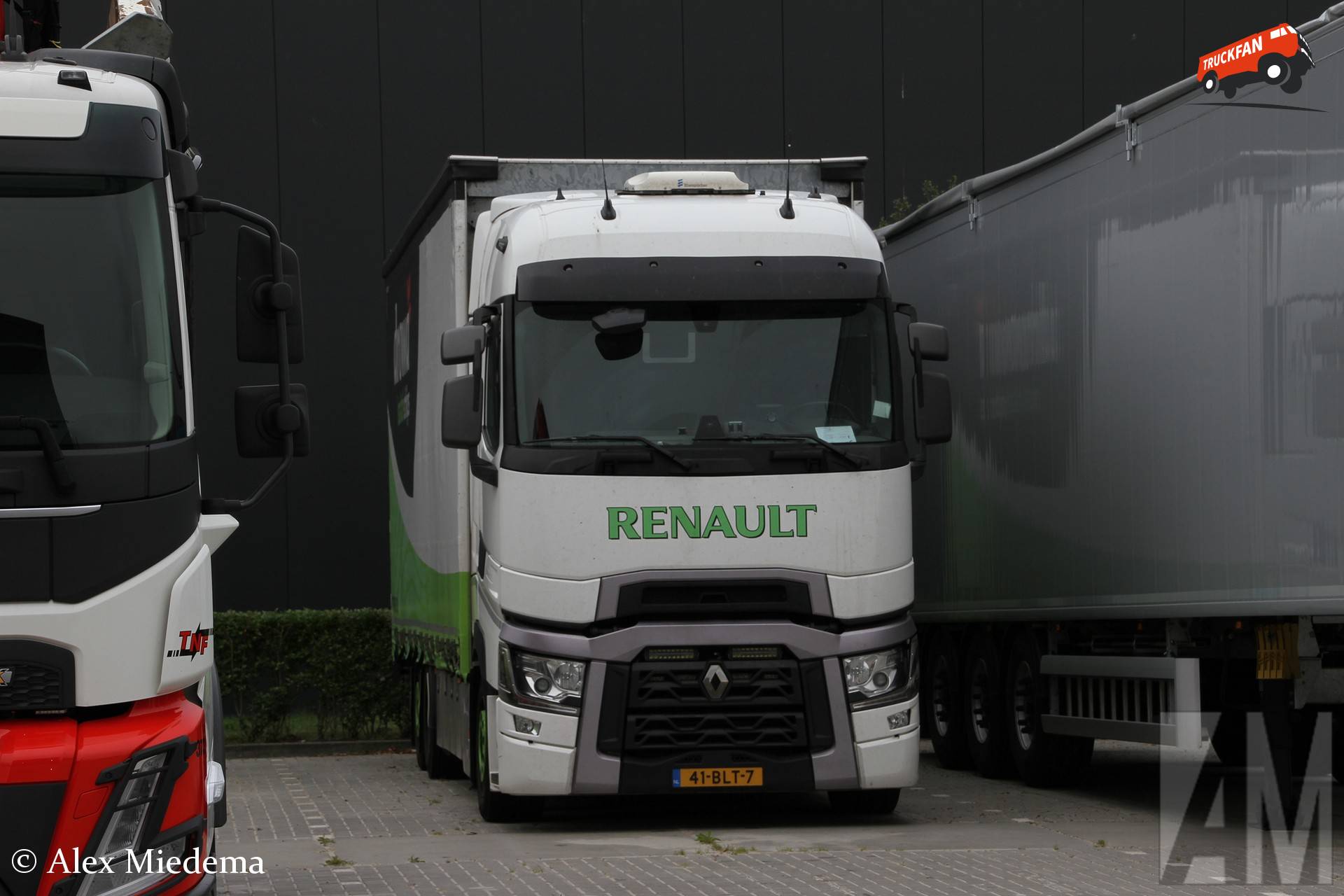 Renault T-serie van Drowa, vaste chauffeur Adzer de Jong