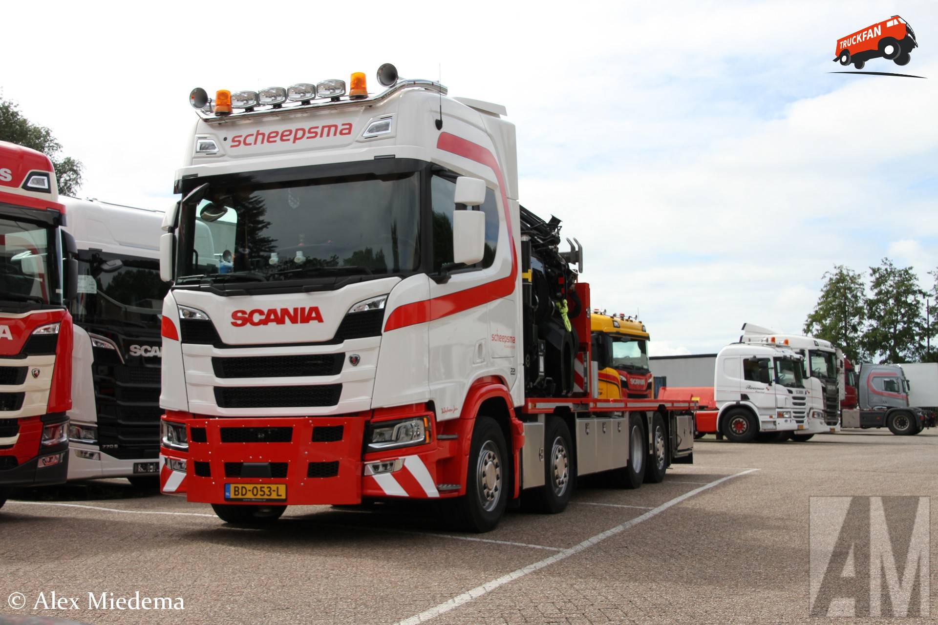 Scania 560R truck with HIAB crane