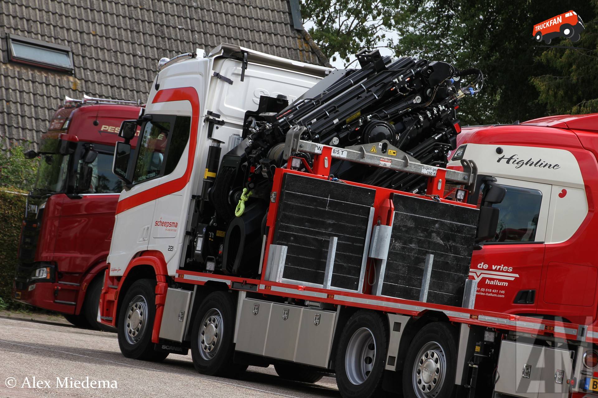 Scania 560R met HIAB laadkraan bij Rinsma Berlikum