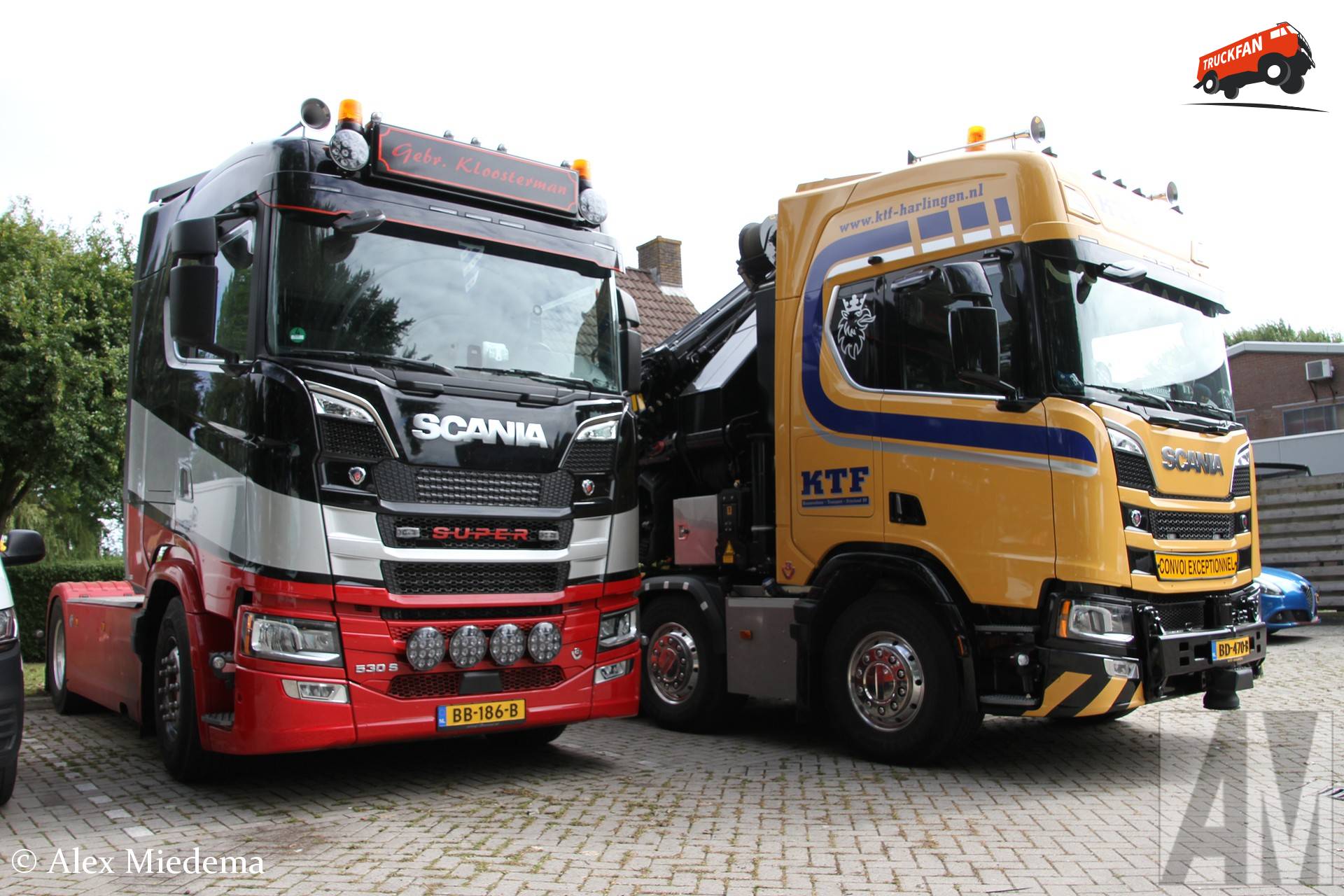 Twee Scania vrachtwagens van Gebr. Kloosterman en KTF