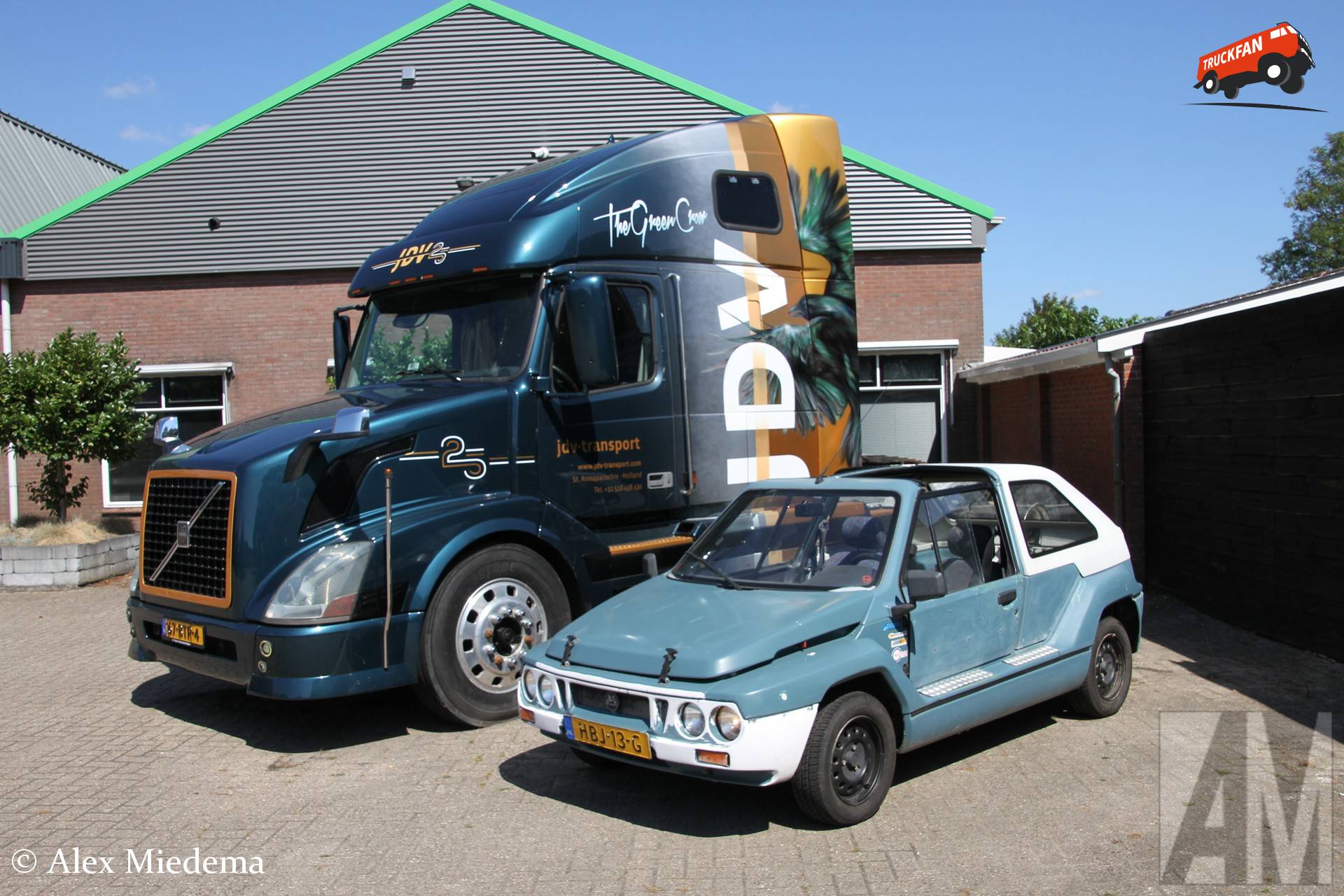 Mega Club en Volvo VNL bij JDV Truck- en Trailerservice te Bitgum