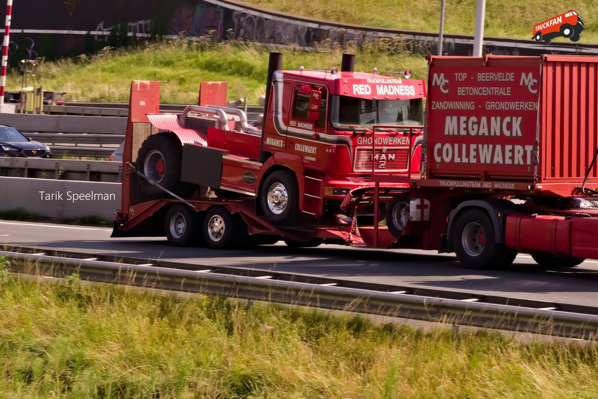 MAN F2000 voertuig transporter op A16