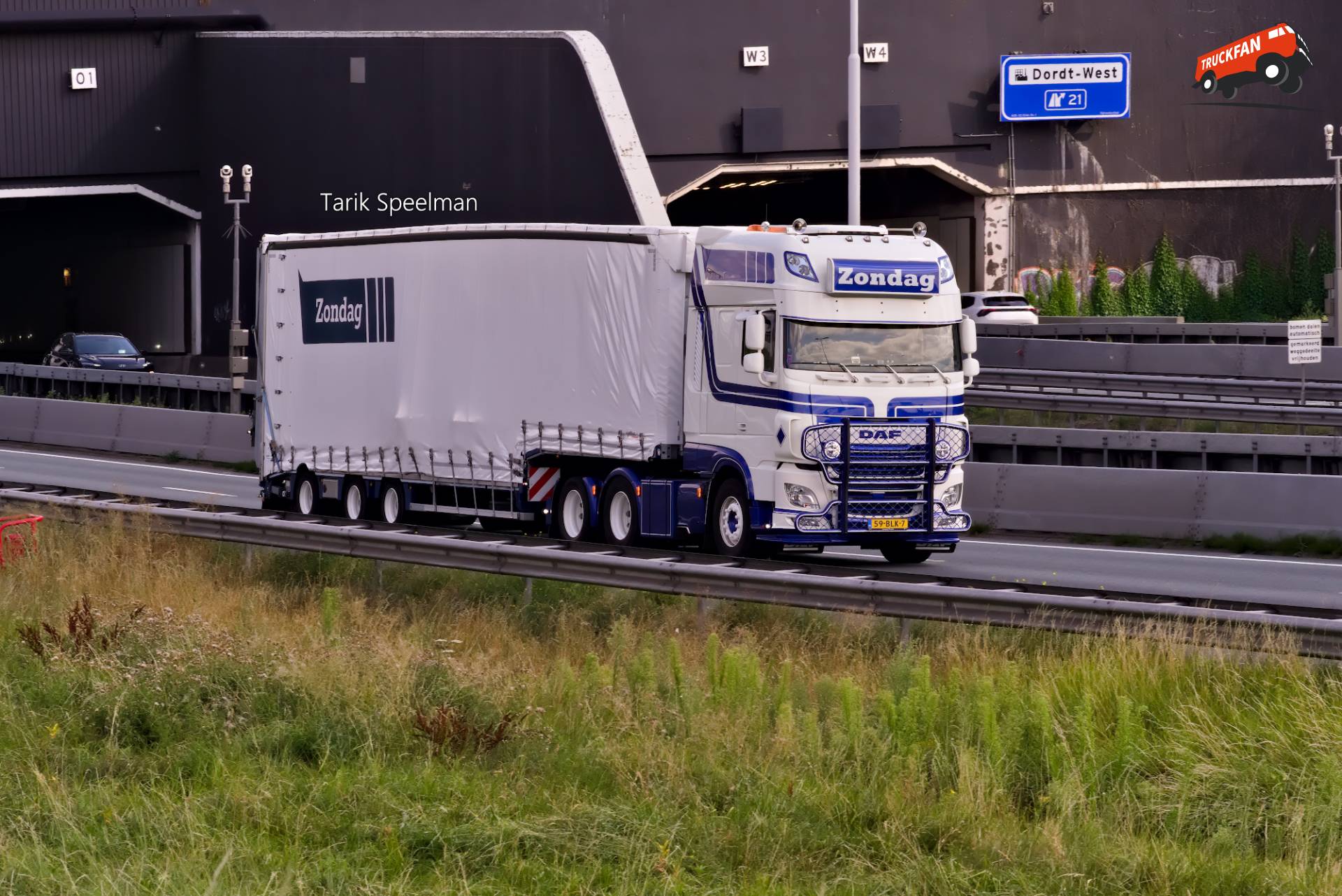 DAF XF Euro 6 vrachtauto met kenteken 59-BLK-7