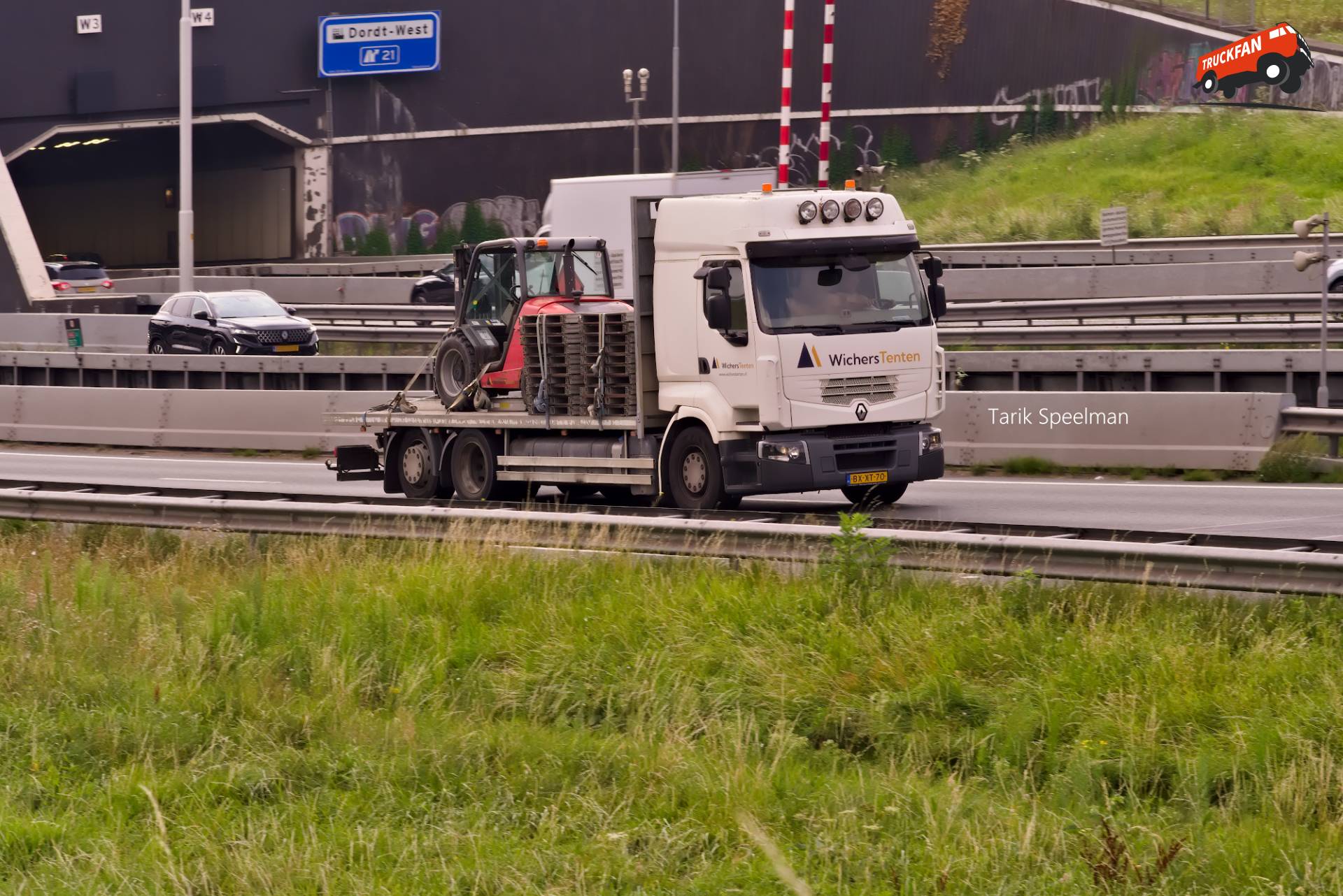 Renault Premium truck BX-XT-70 on A16