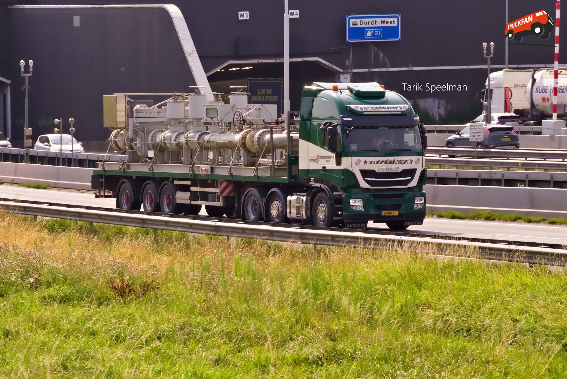 Iveco Stralis vrachtwagen 51-BRZ-7 op A16