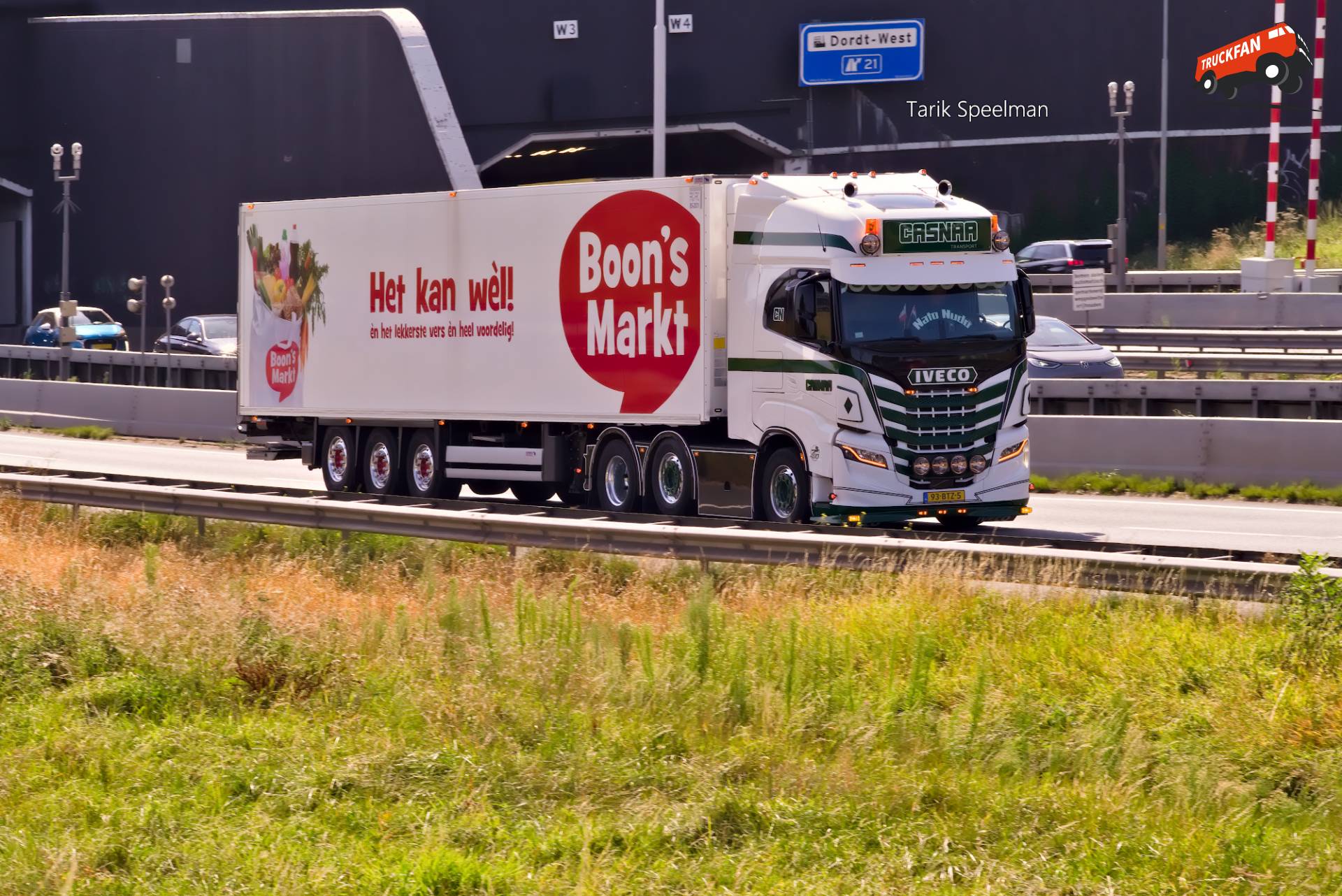 Iveco S-Way vrachtwagen met kenteken 93-BTZ-5