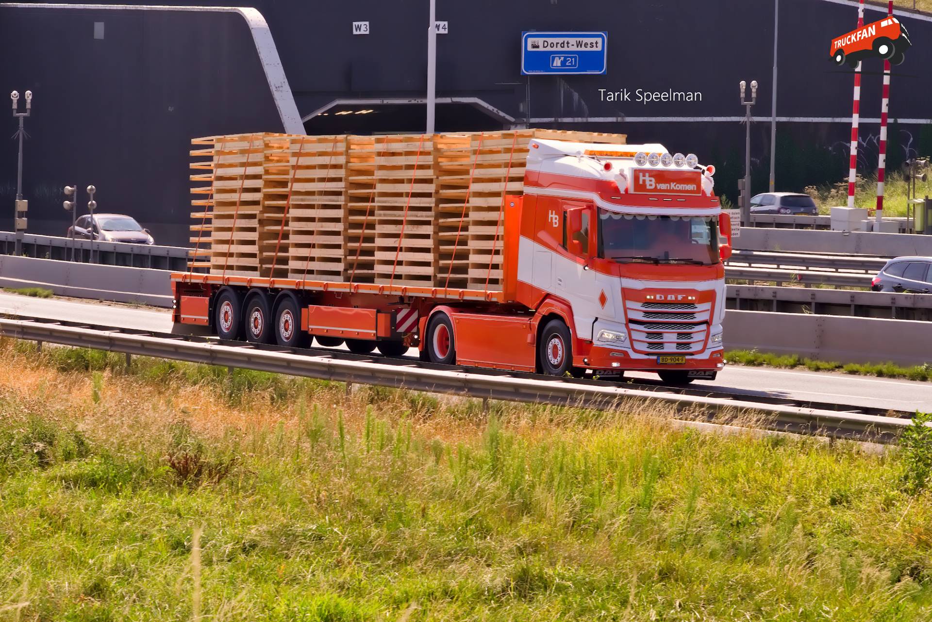 DAF XF 530 Electric truck BD-904-F on A16