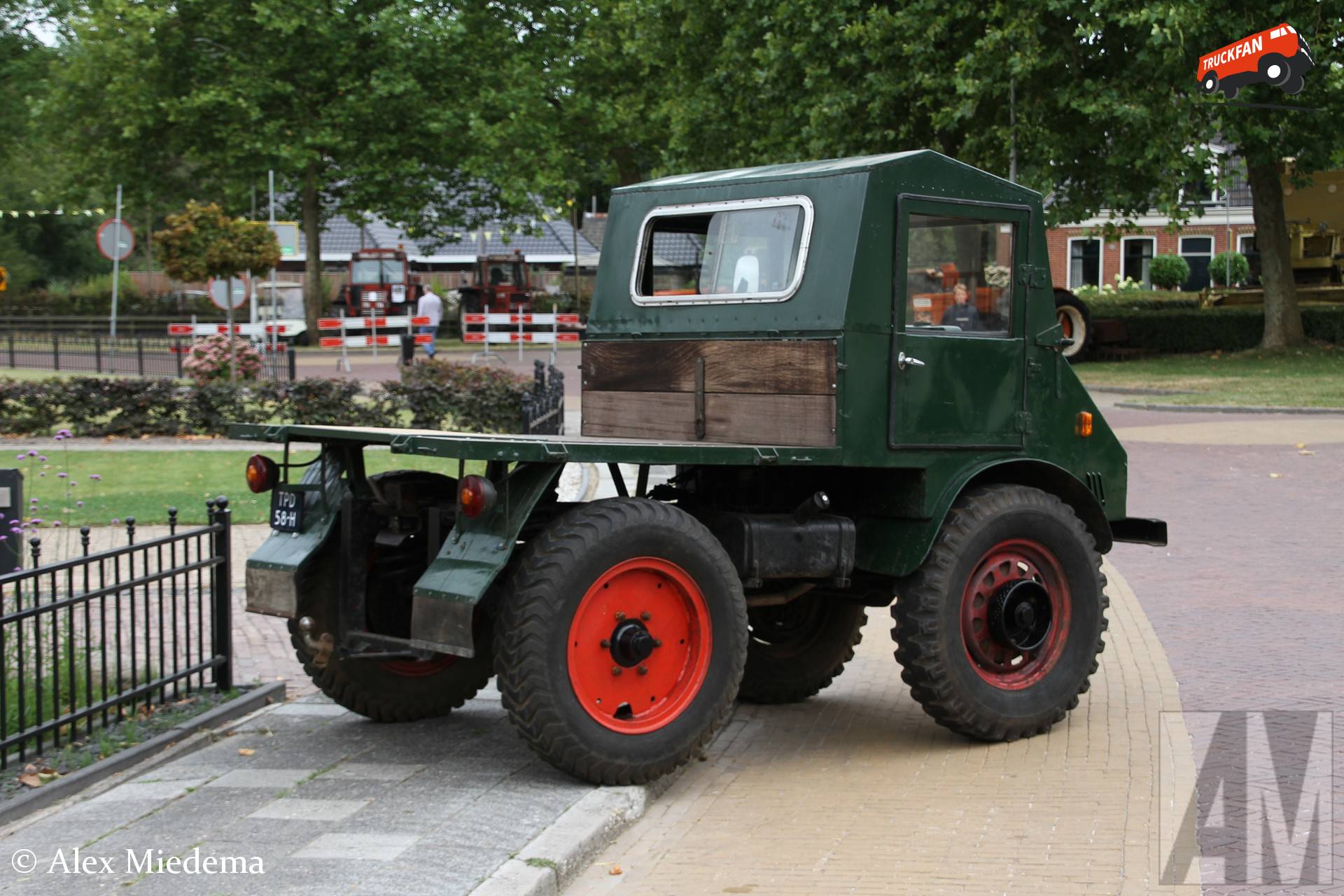 Unimog 401 bouwjaar 1954 op NostalgIE evenement