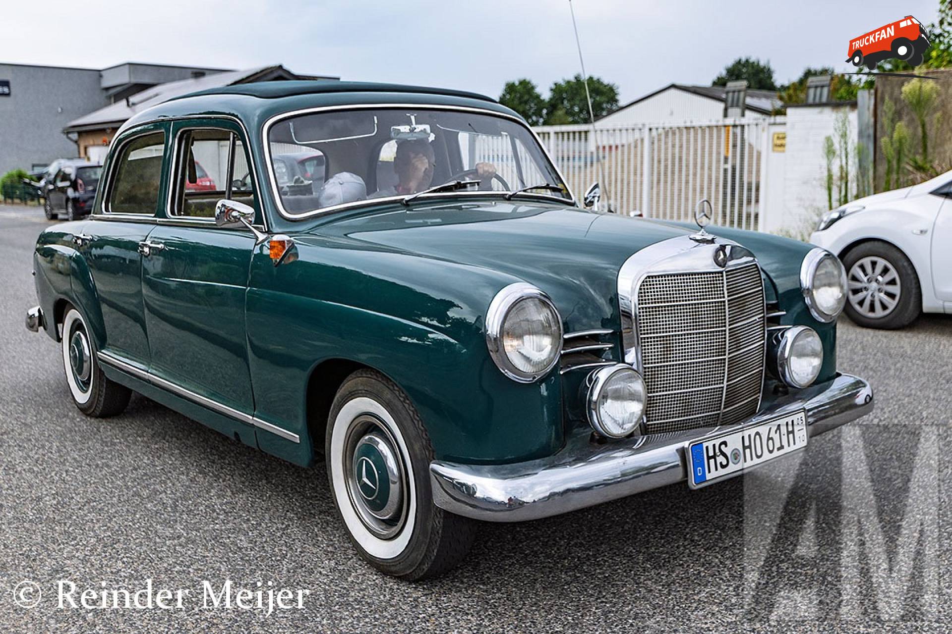 Mercedes-Benz voertuig op oldtimertreffen in Birgden