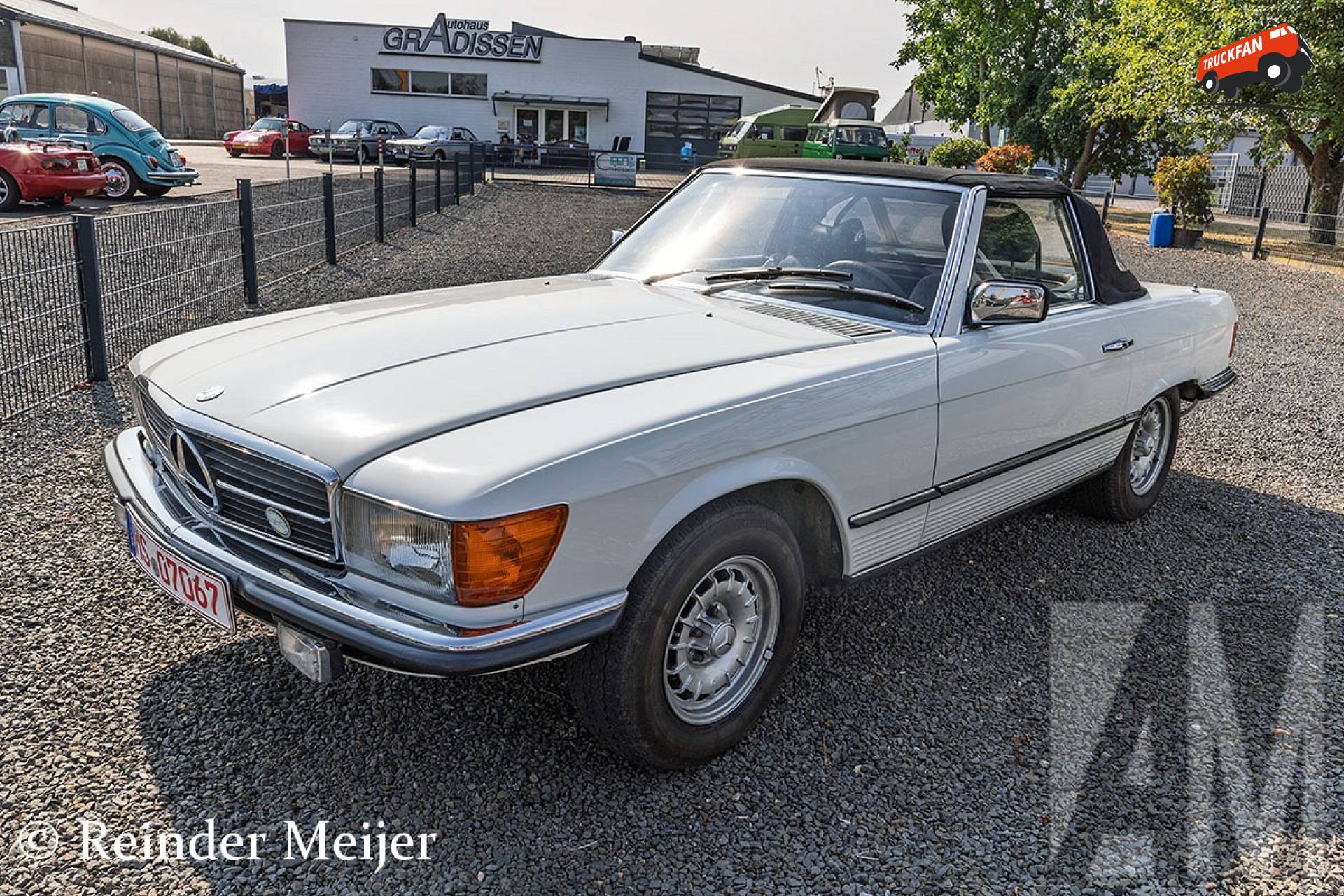 Mercedes-Benz SL bij oldtimertreffen in Birgden
