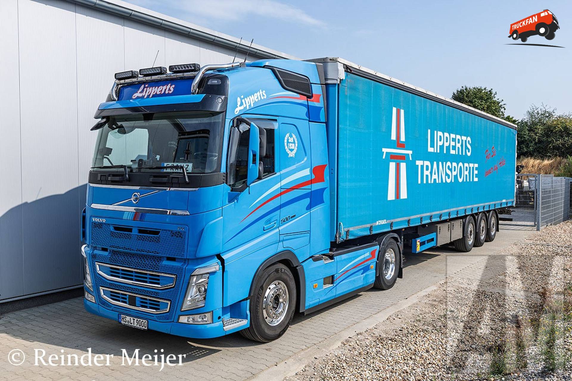 Transportterrein van Lipperts KG met Volvo vrachtwagen