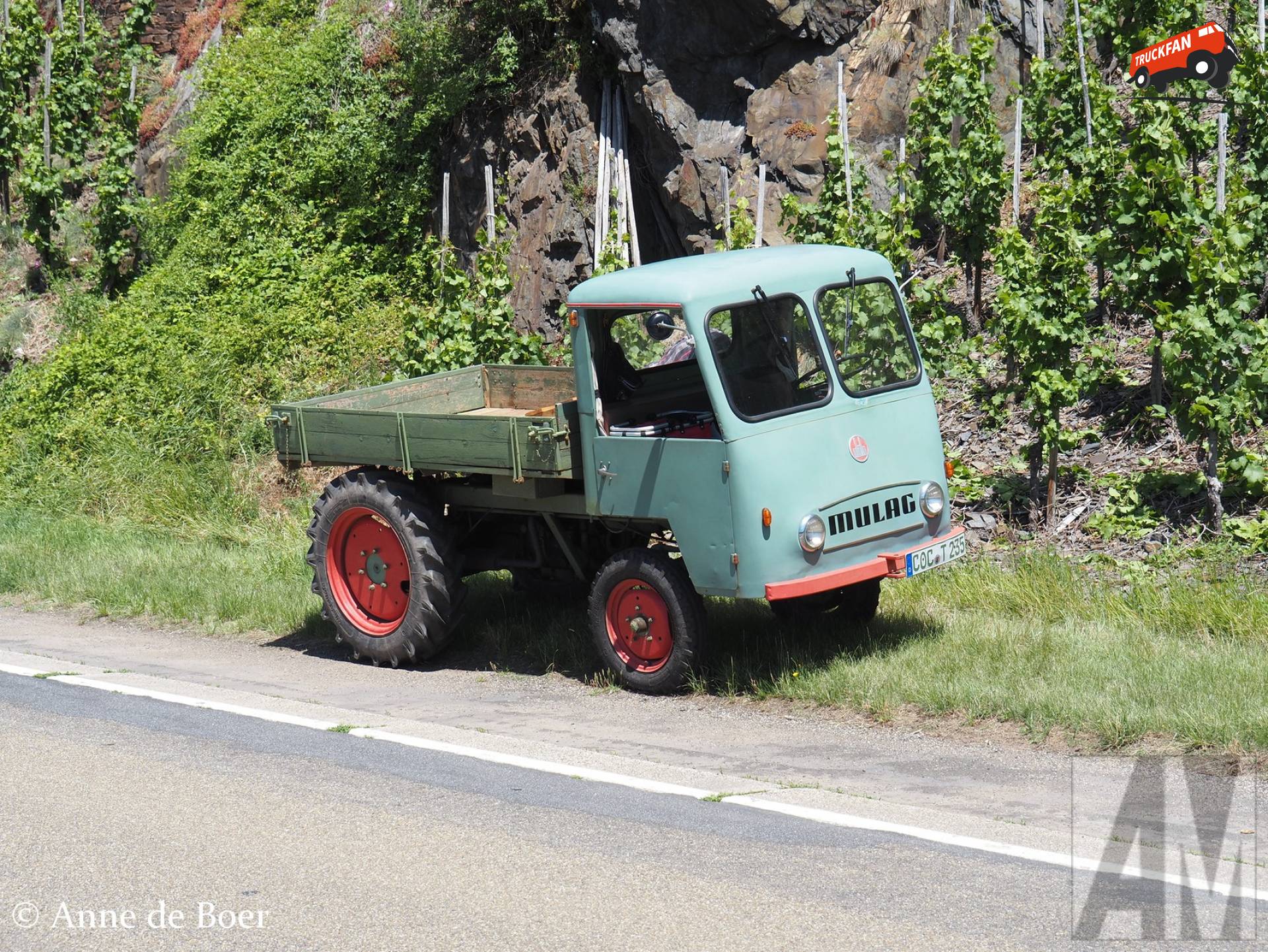 Mulag landbouwvoertuig uit 1959 langs de Moezel