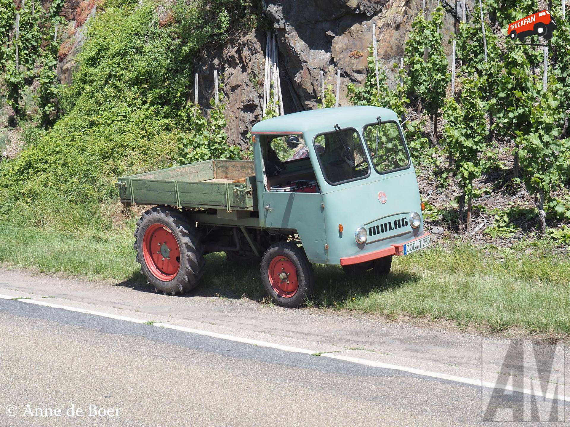 Mulag landbouwvoertuig uit 1959 langs de Moezel