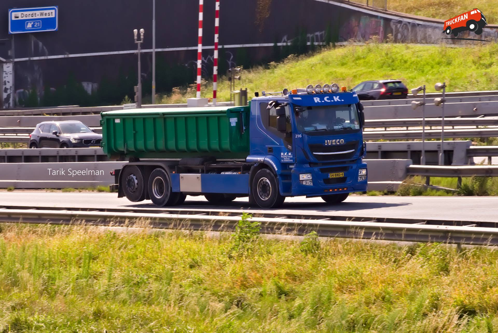 216, Iveco Stralis vrachtwagen 54-BND-4 op A16