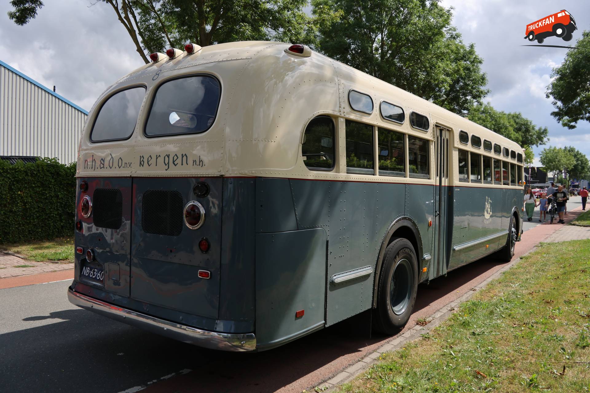 GMC TDH 4507 Bus op Oldtimerdag Winkel