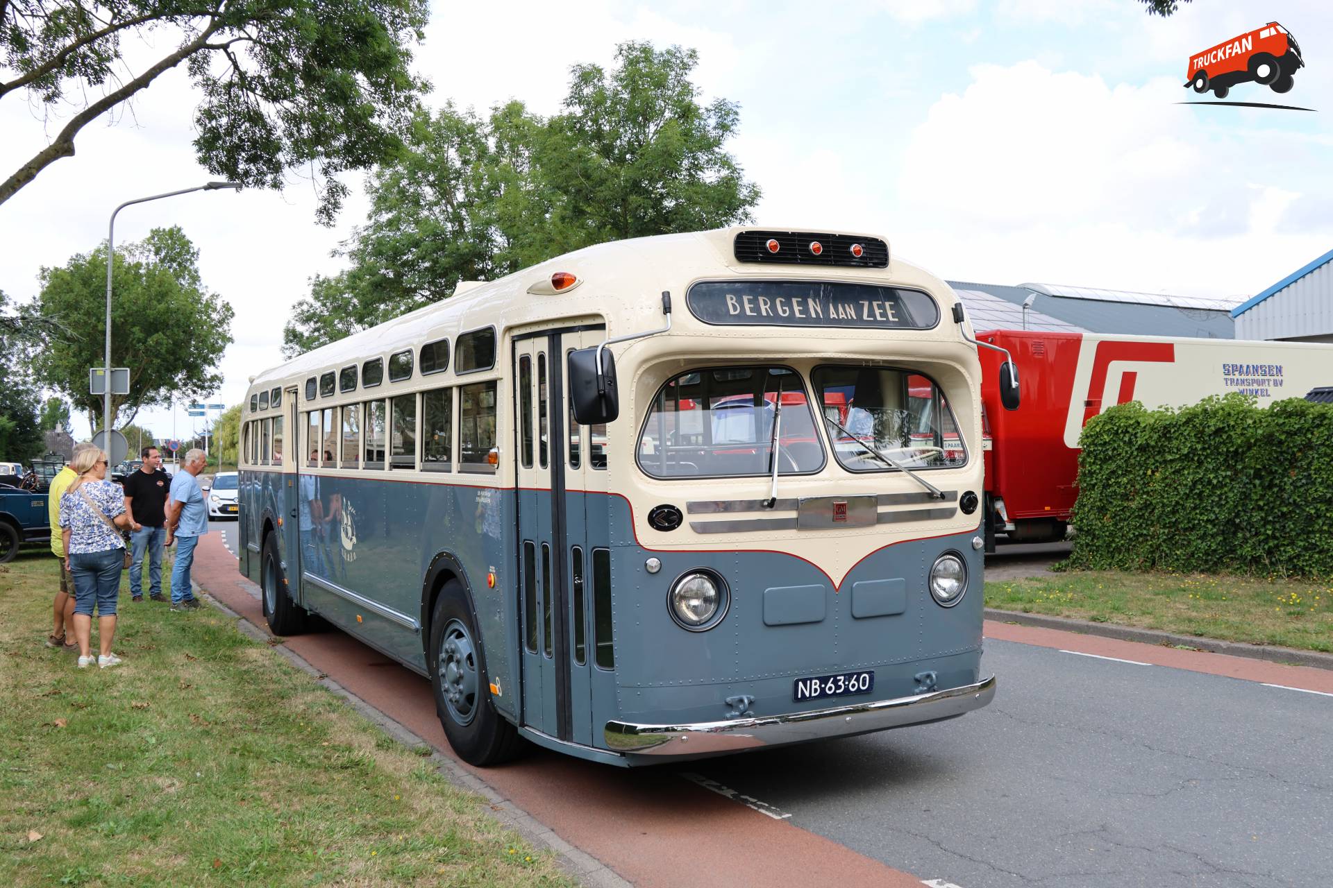 GMC TDH 4507 Bus op Oldtimerdag Winkel