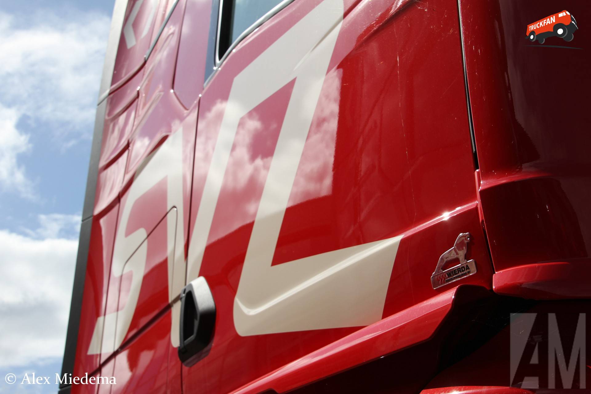 MAN TGX D30 truck at Wierda Bedrijfswagens Heerenveen