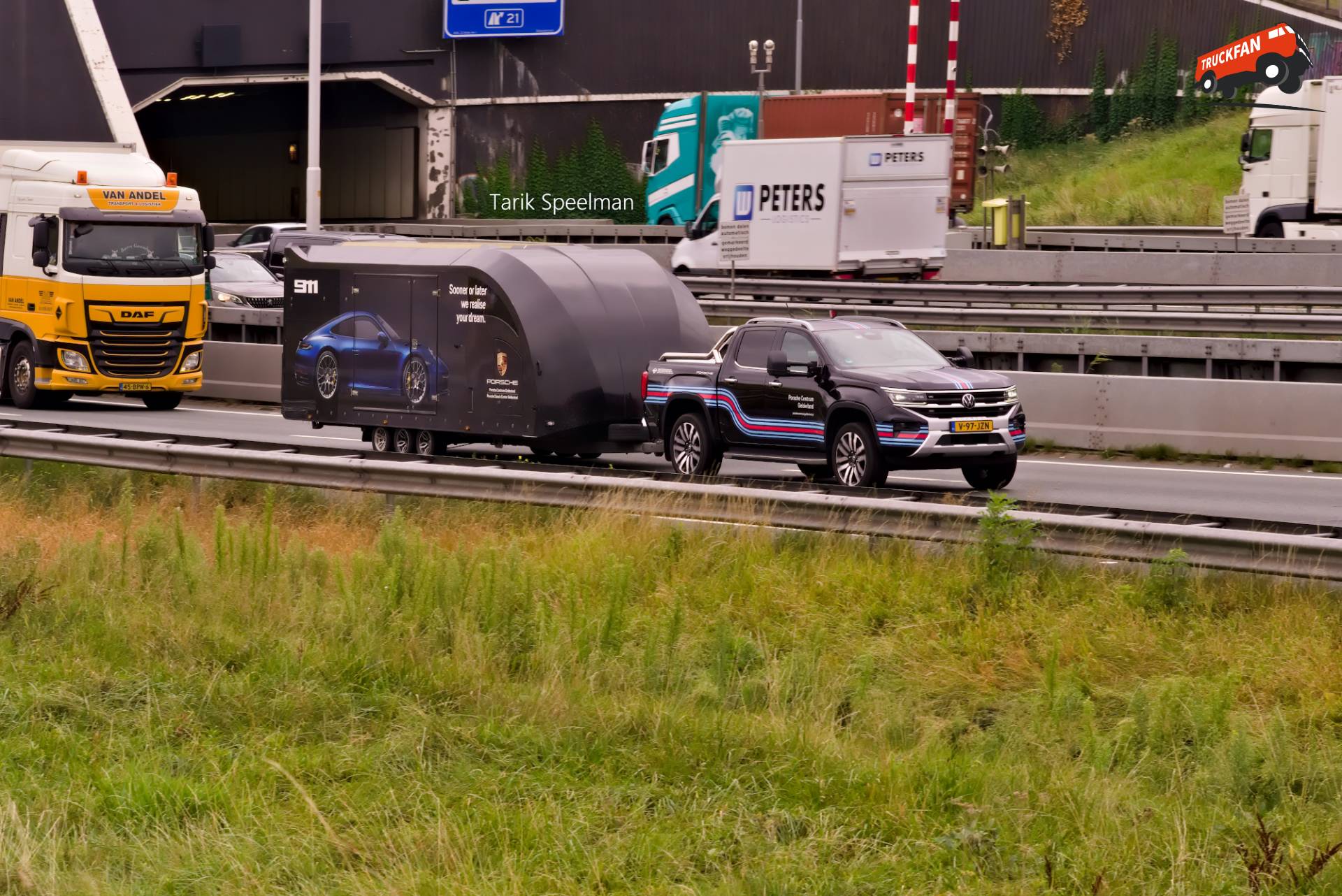 VW Amarok autotransport op A16