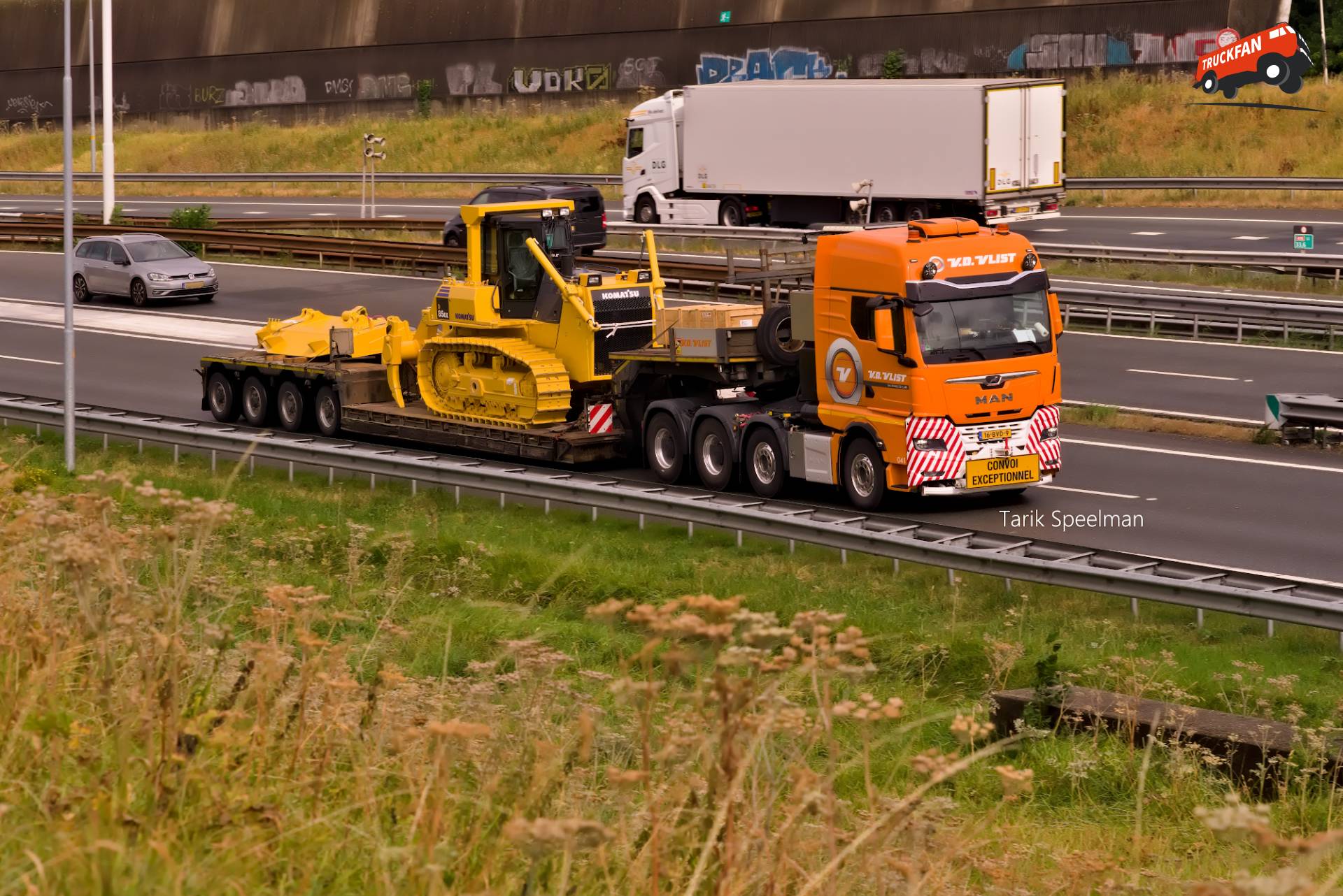 041, MAN TGX 3rd Gen vrachtwagen met Komatsu D85 EX