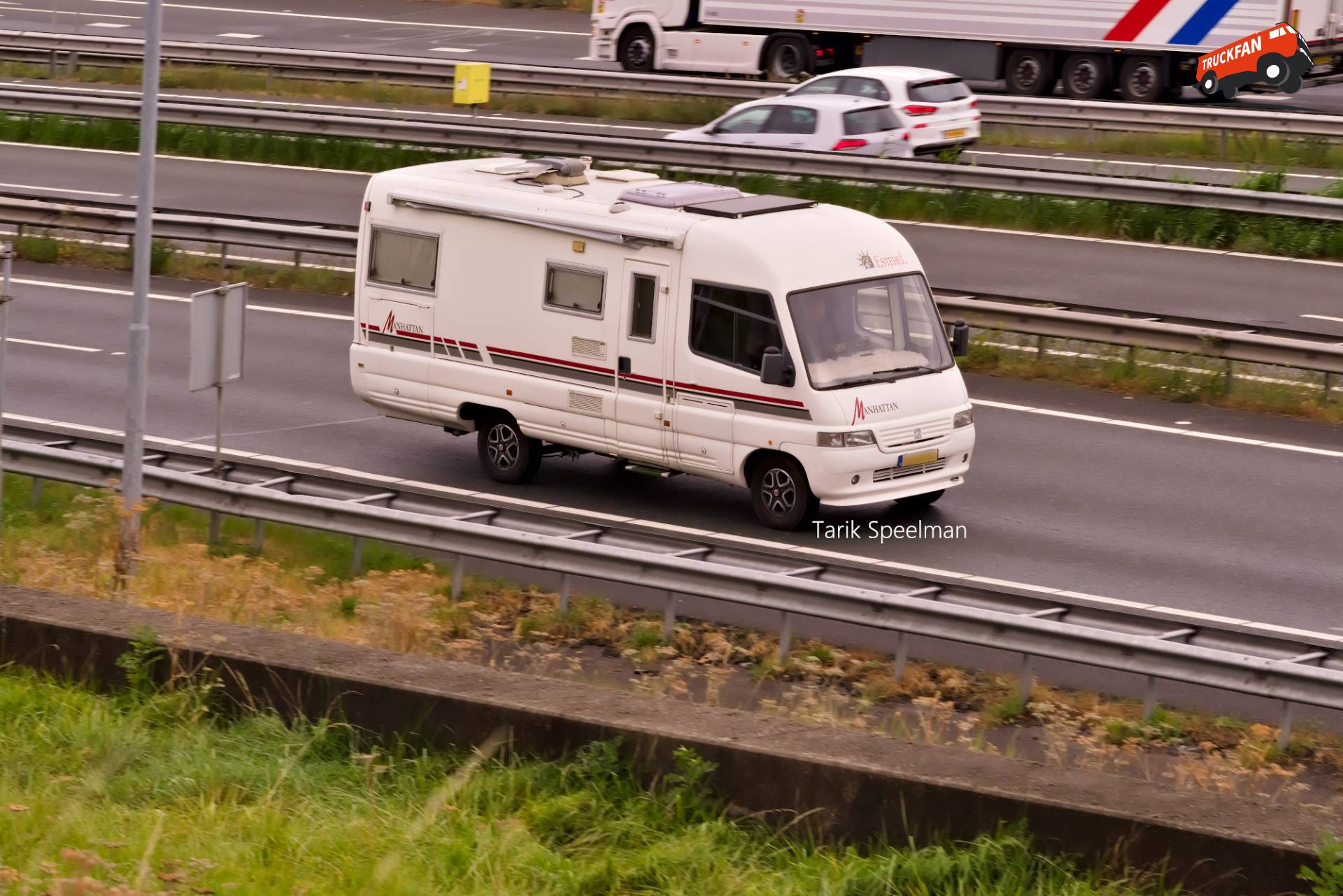 Manhattan Esterel camper op A16