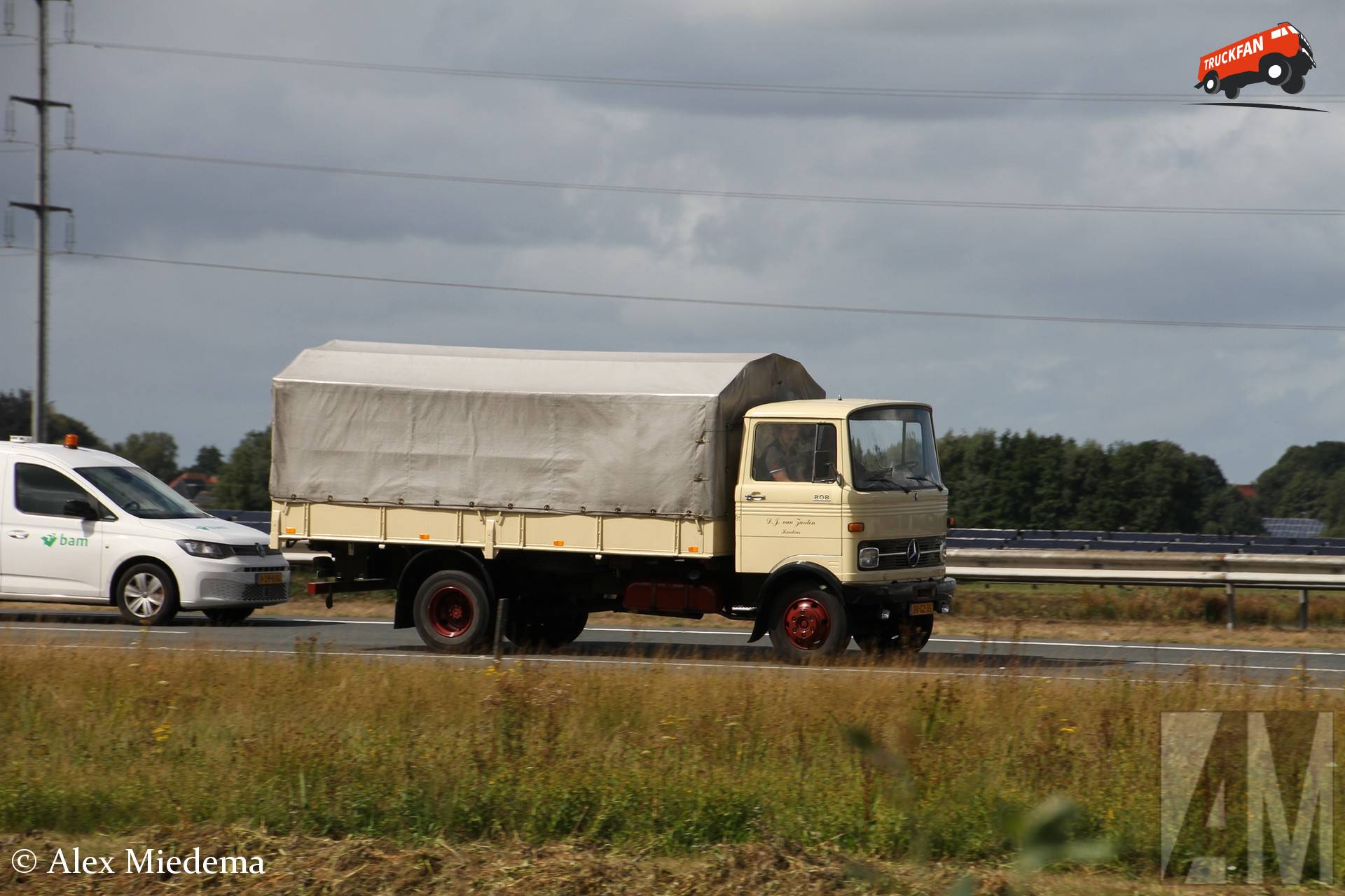 Mercedes-Benz LP808 uit 1976 bij Heerenveen
