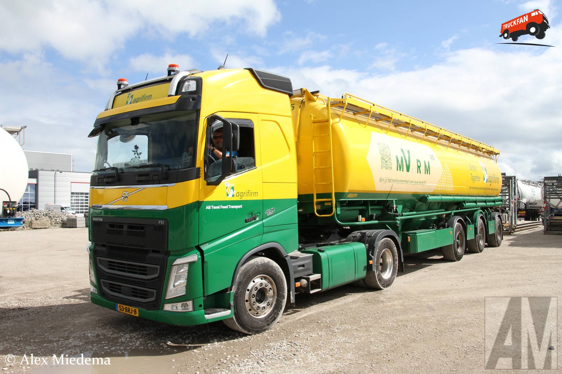Volvo FH 4e generatie vrachtwagen in Agrifirm kleuren