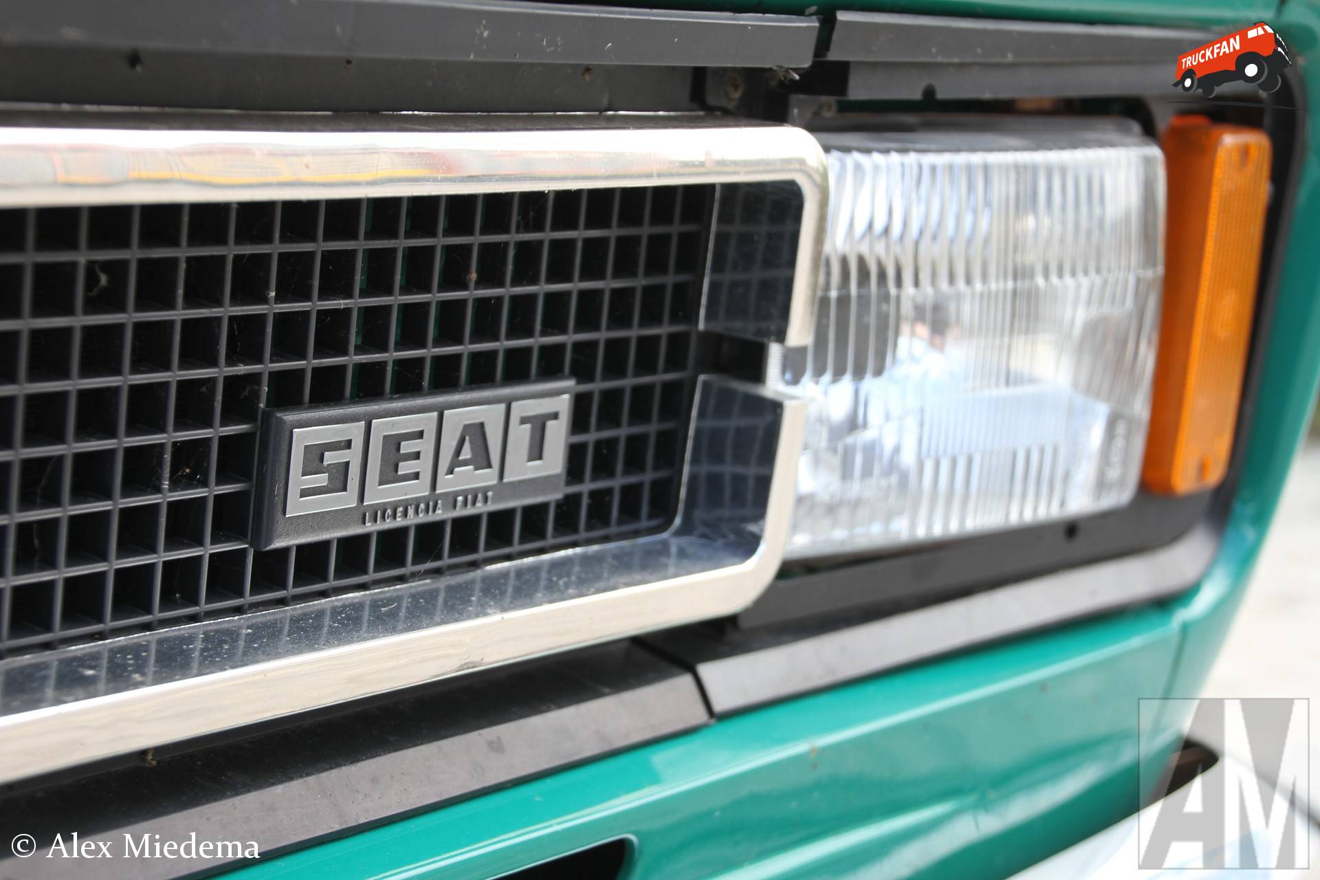 SEAT 124 D sedan uit 1977 in Akkrum
