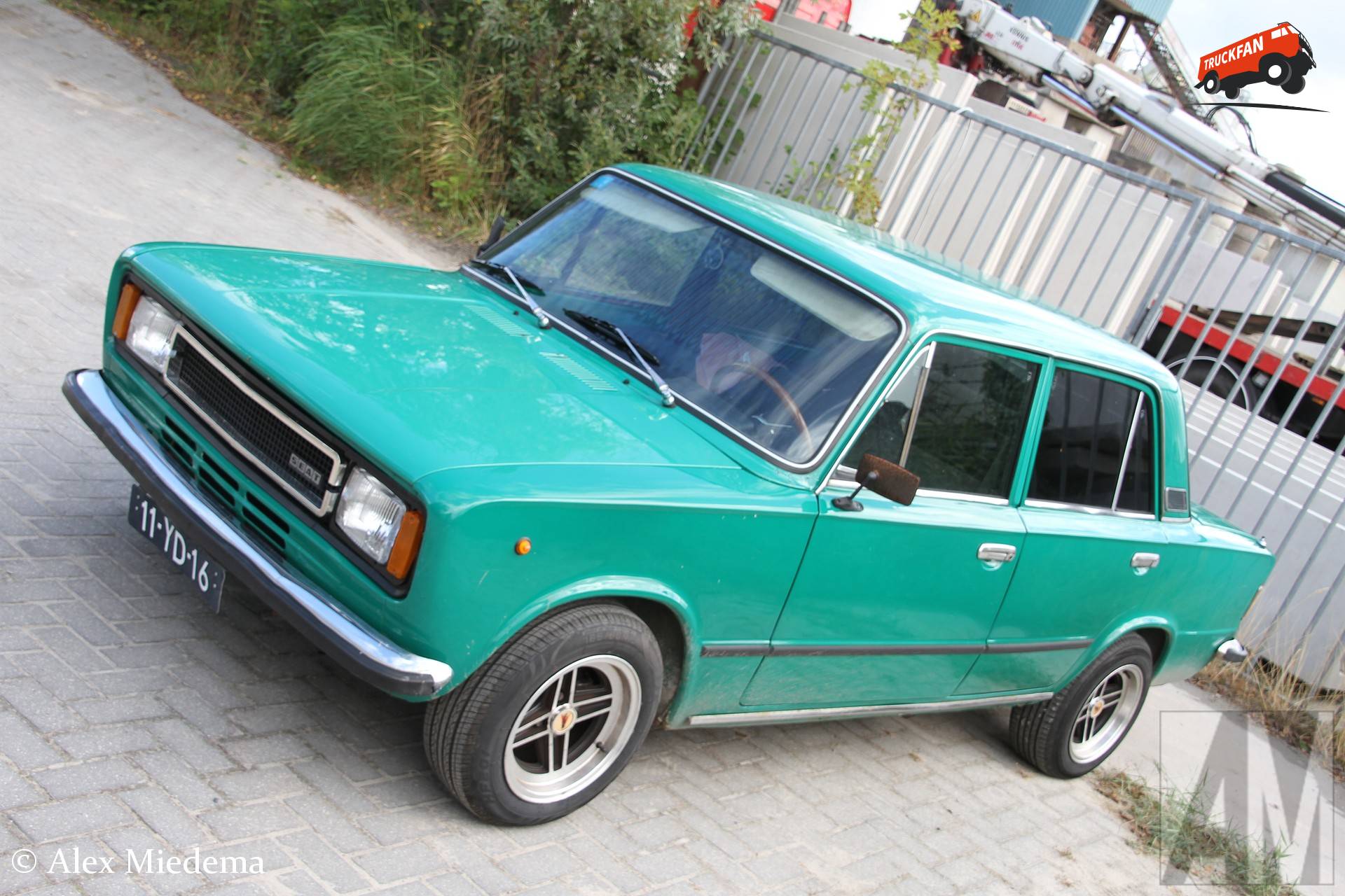 SEAT 124 D sedan bouwjaar 1977 met kenteken 11-YD-16