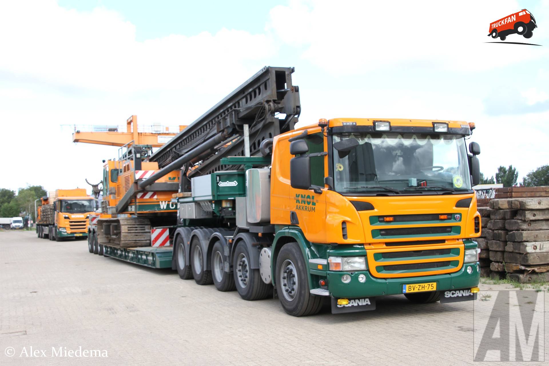 Scania P420LA 10X4/6HNB truck met Woltman heistelling