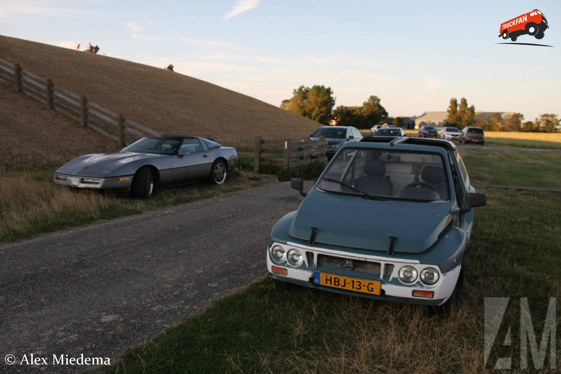 Twee plastic targa's bij zonsverduistering