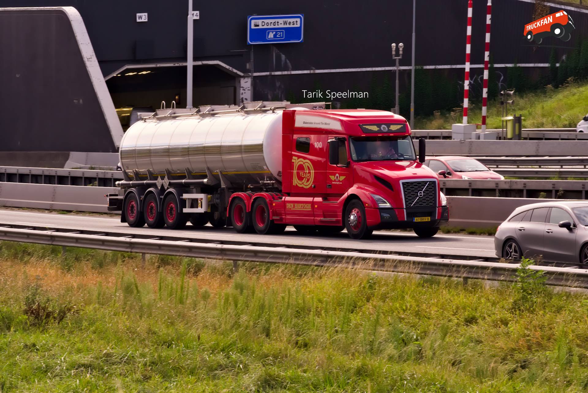 100, Volvo VNL Tanktransportwagen 61-BRV-8