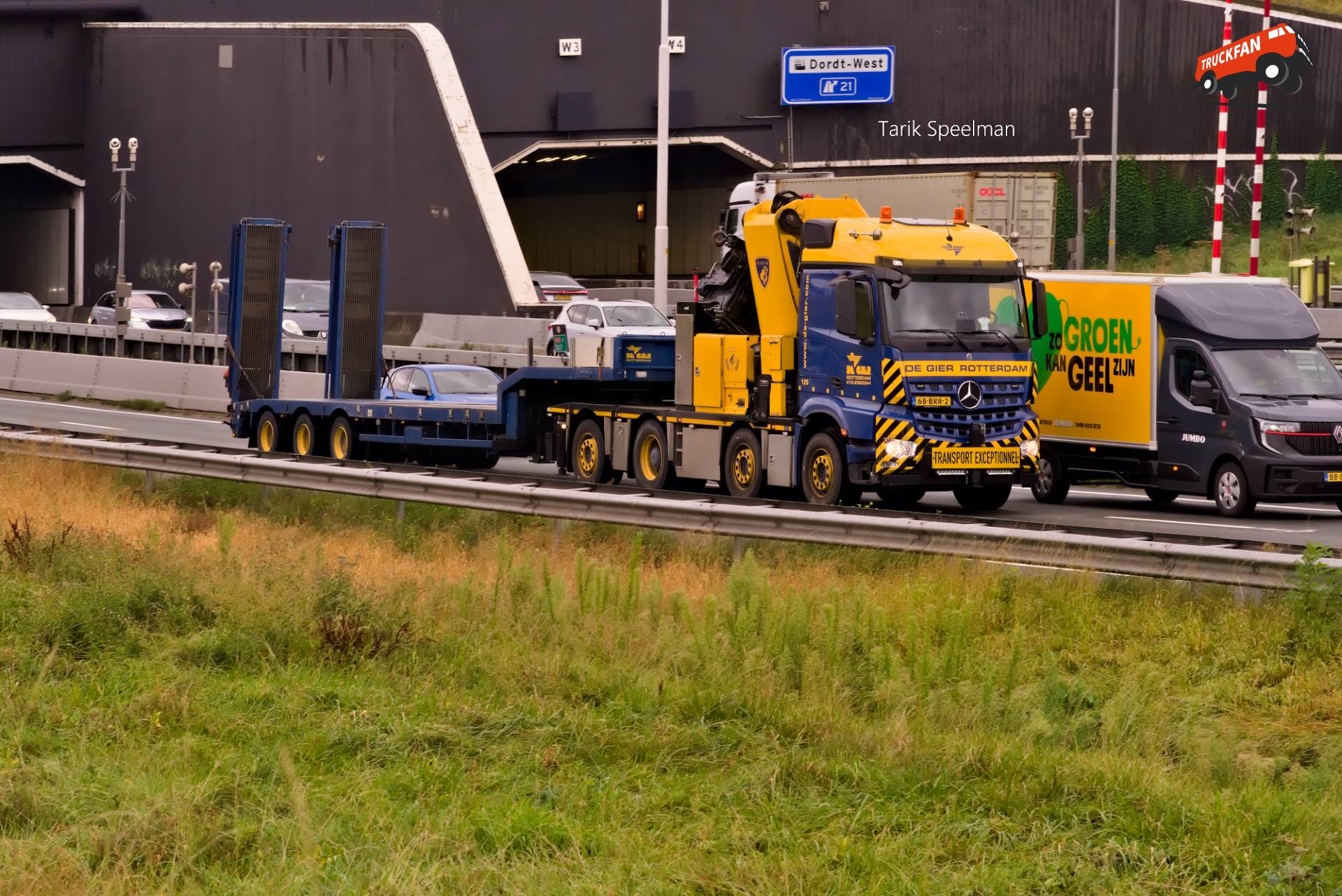 129, Mercedes-Benz Arocs met kenteken 68-BRR-2