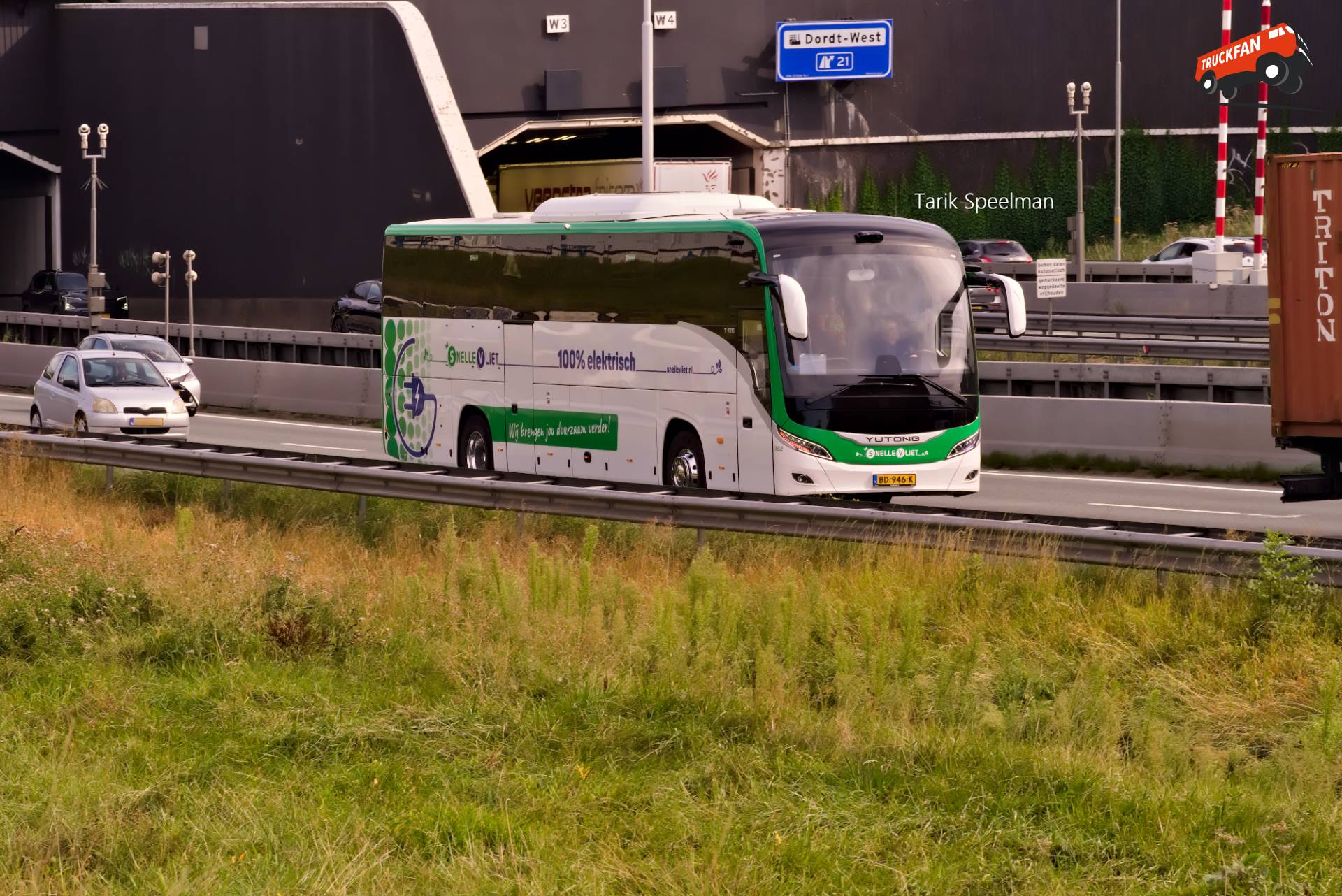 92, Yutong T12E Reisbus Snelle Vliet op A16