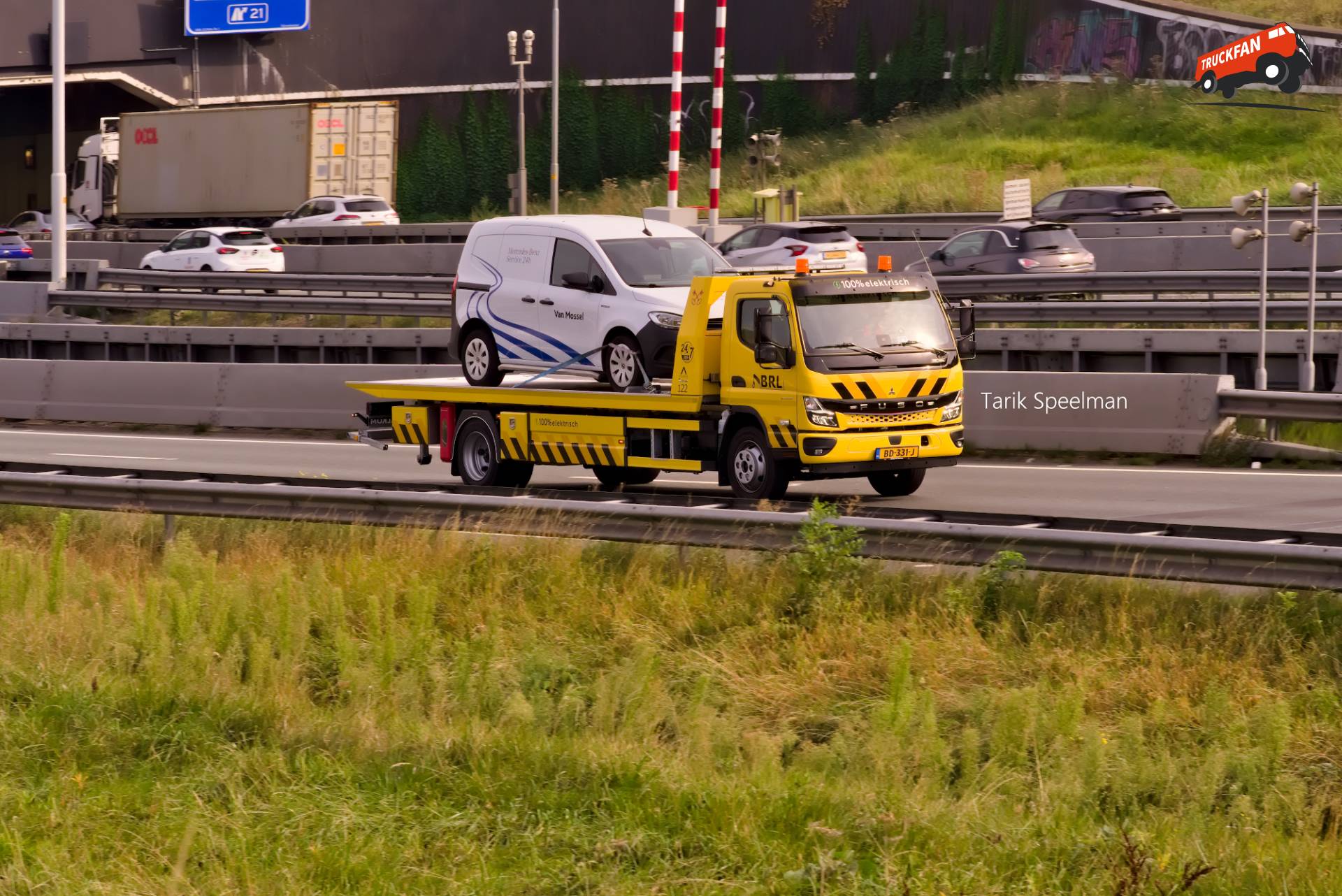 122, Mitsubishi Fuso eCanter Bergingsvoertuig op A16