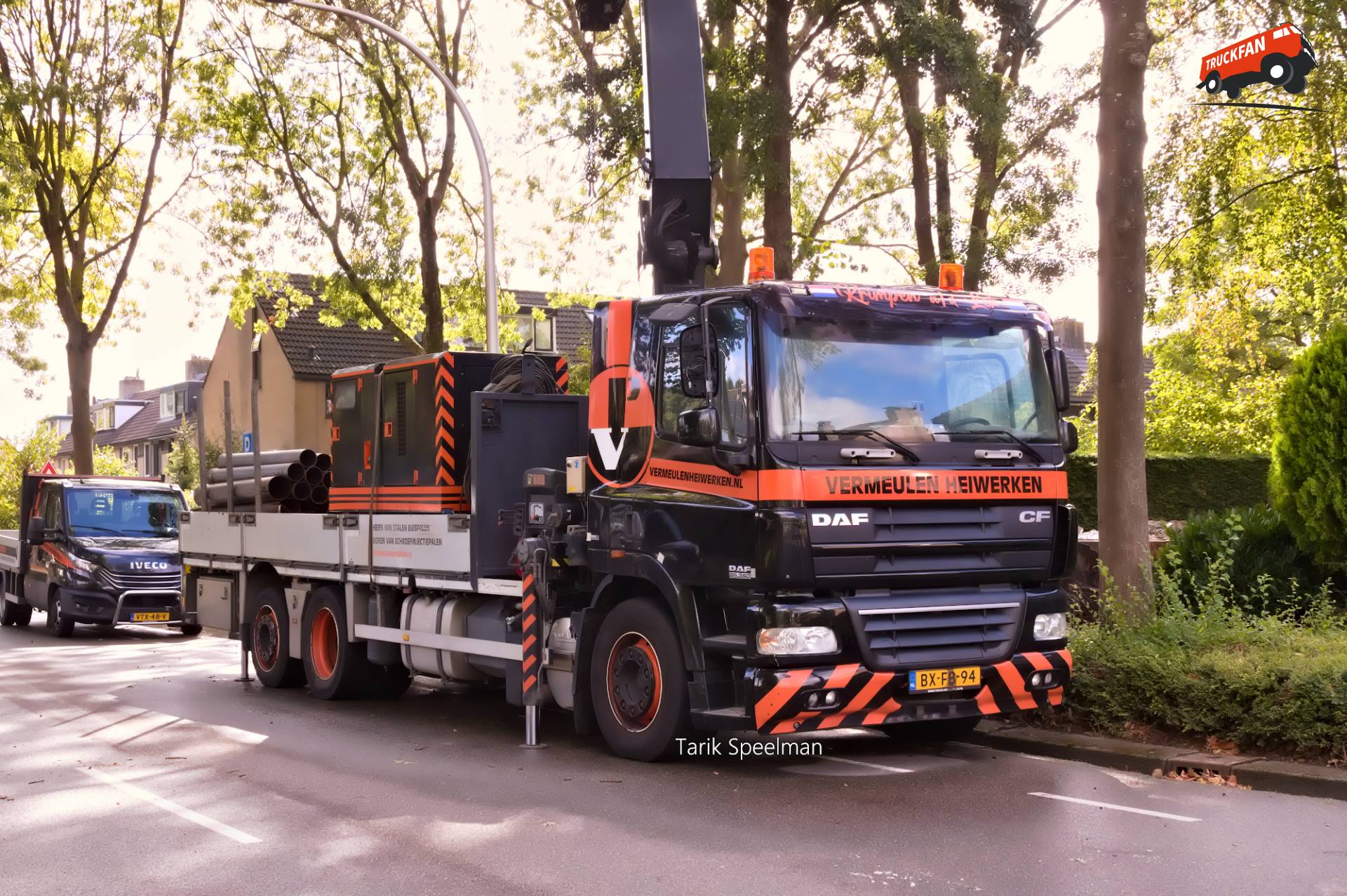 DAF CF85 truck with an open cargo bed in Zwijndrecht