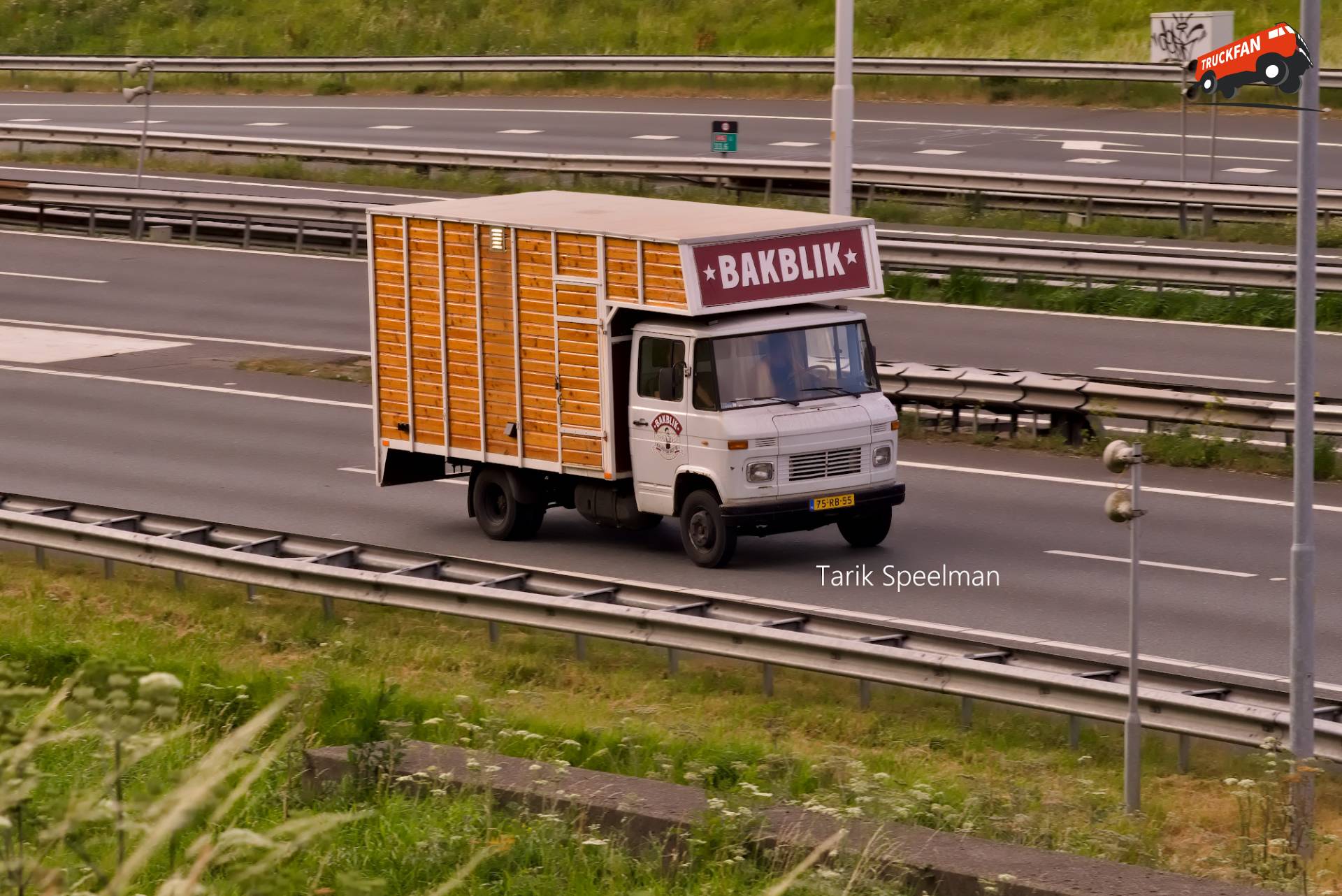 Mercedes-Benz Düsseldorfer Food Truck 75-RB-55