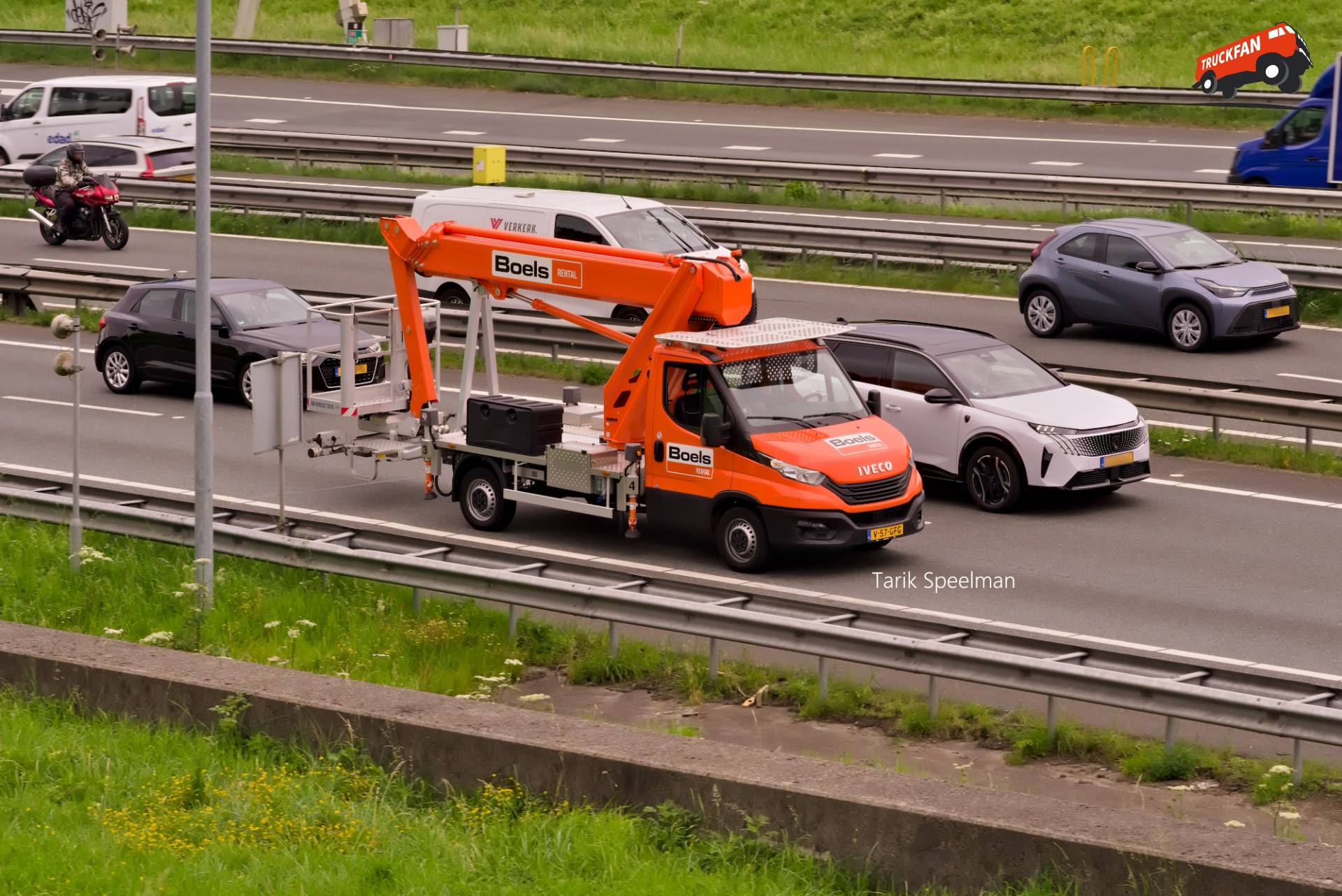 Iveco Daily hoogwerker truck met kenteken V-57-GFG