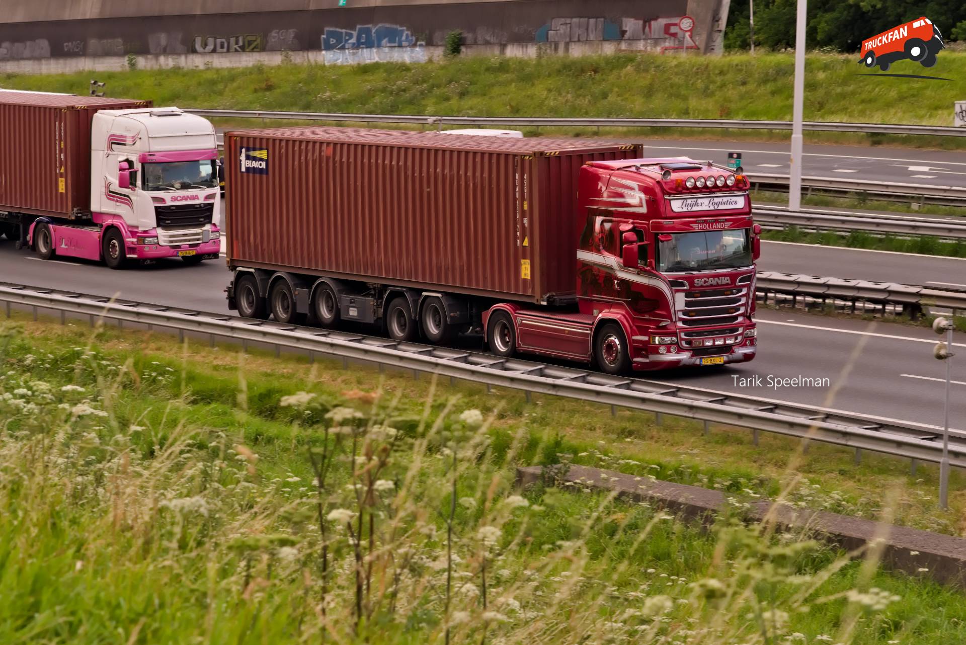 Scania R520 en R450 vrachtwagens met containertransport
