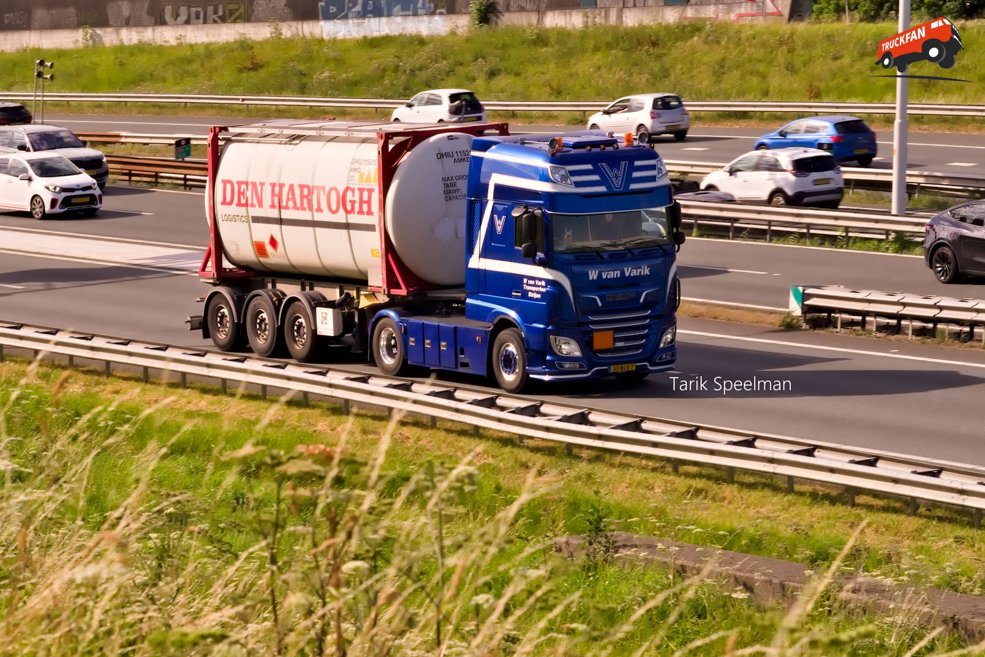 DAF XF Euro 6 vrachtwagen met kenteken 33-BLX-7