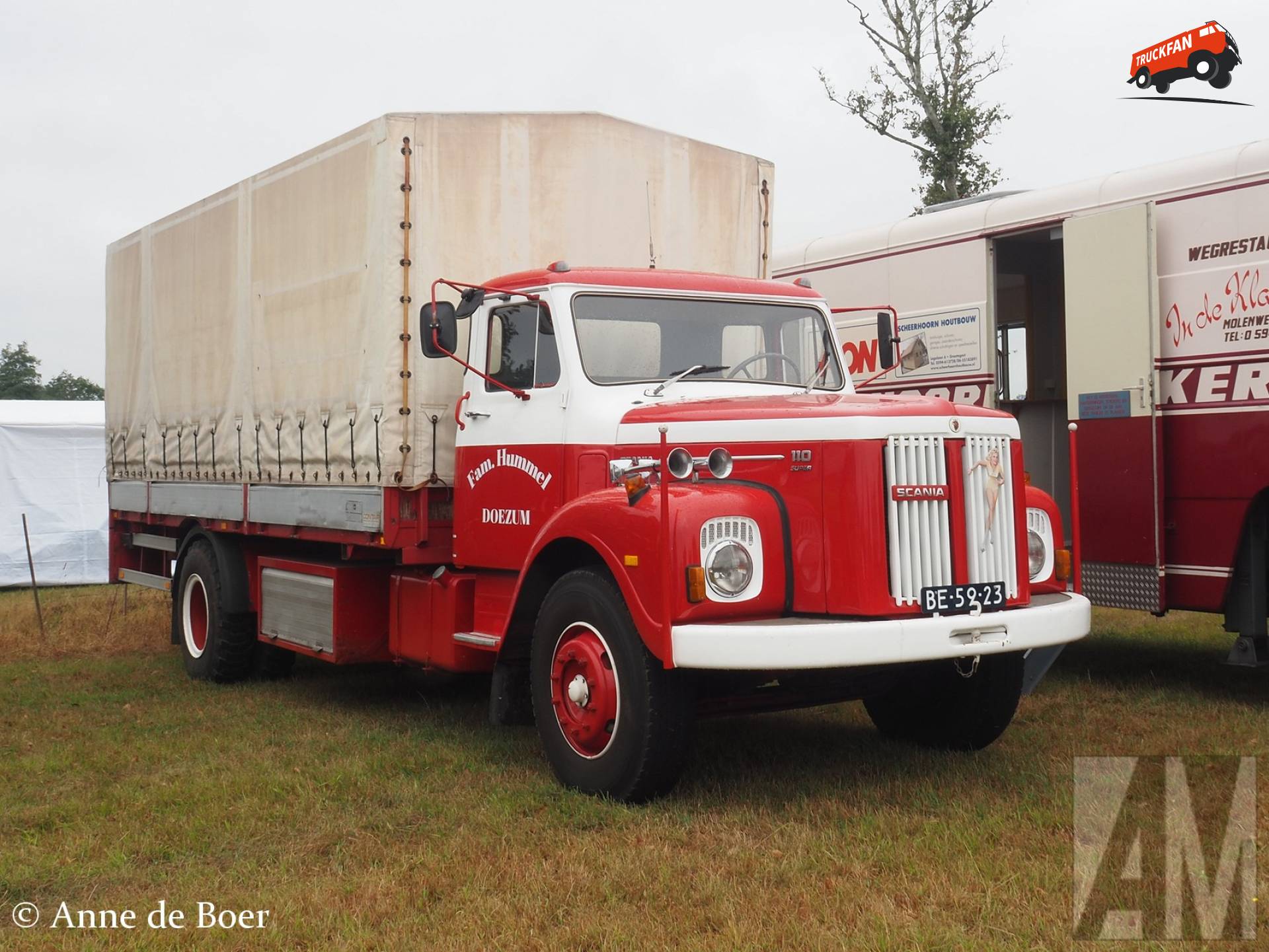Scania L110 van Familie Hummel uit Doezum