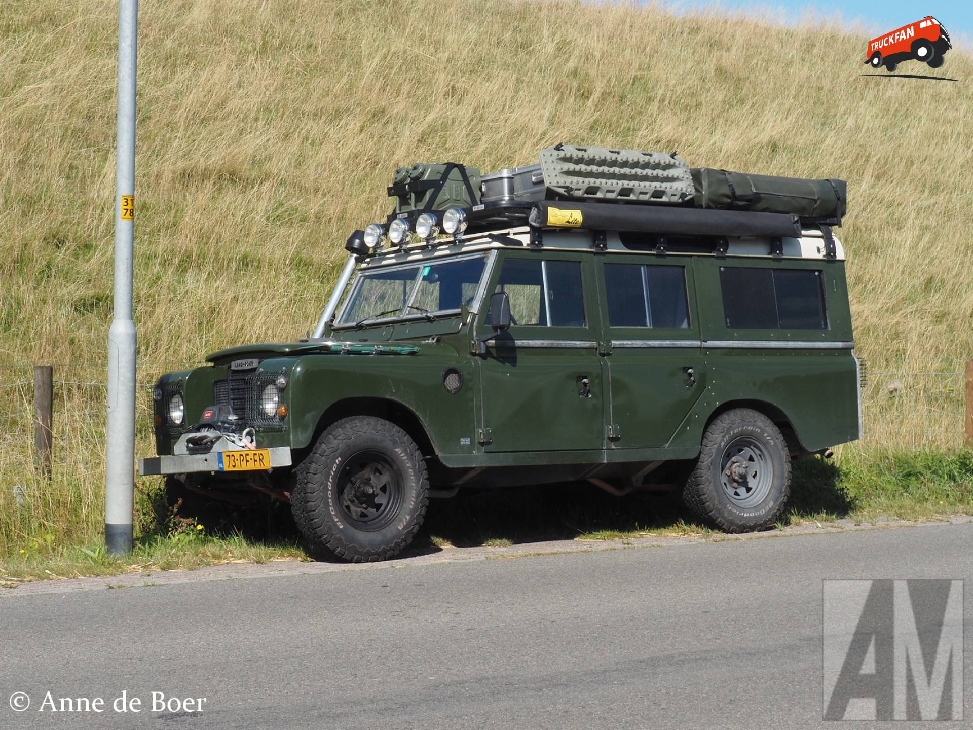 Land Rover 109 stationwagon uit 1981