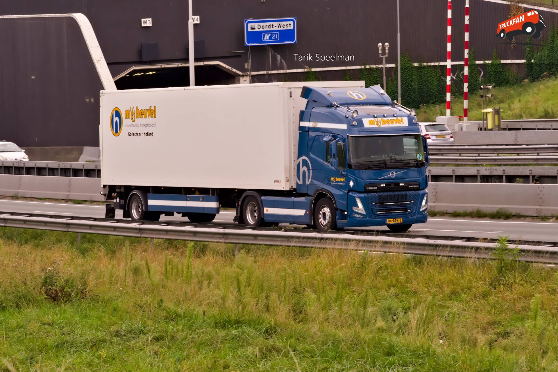 Volvo FM 5th Gen vrachtwagen met kenteken 04-BPX-2