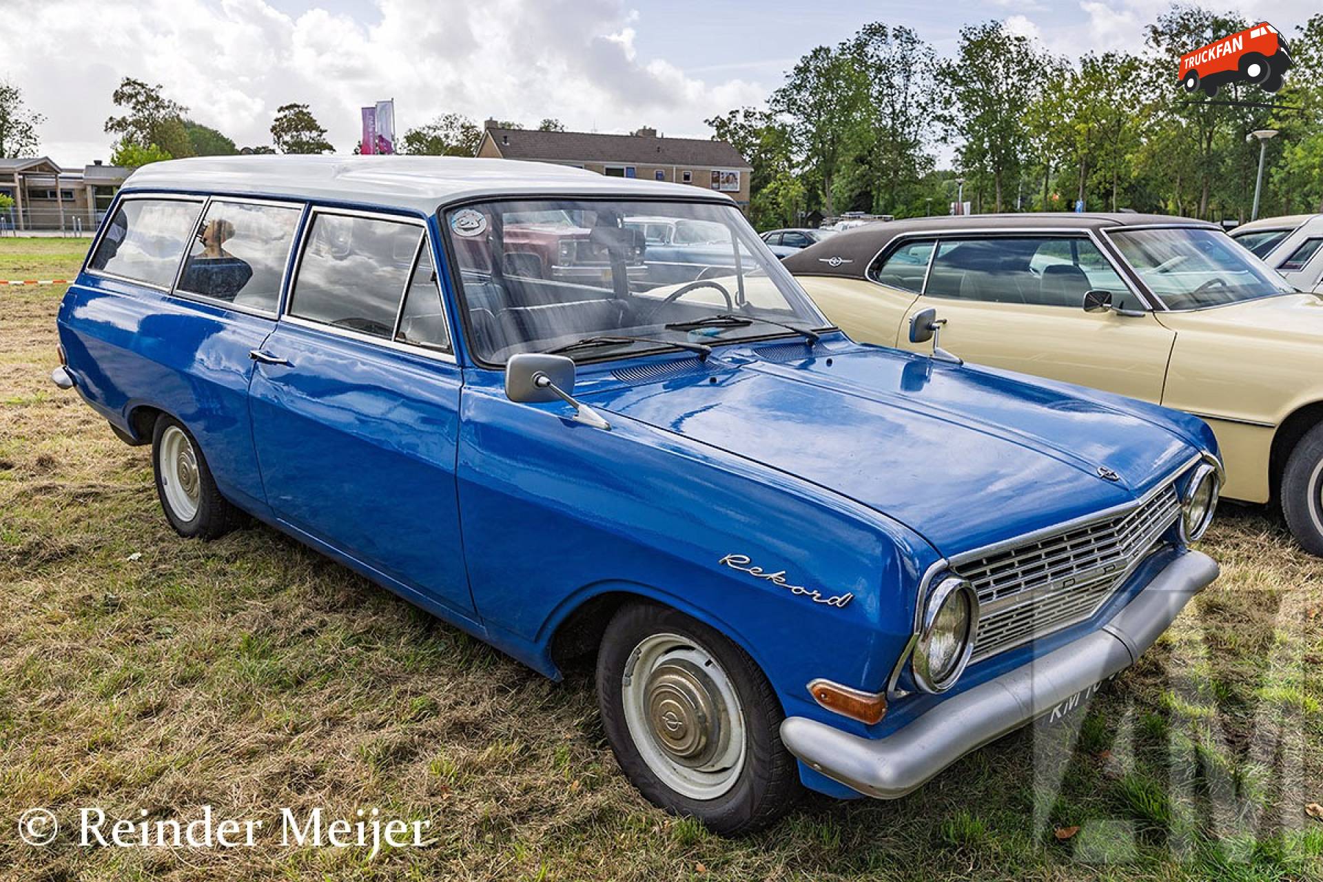 Opel Rekord bij Oldtimerdei Tzummarum