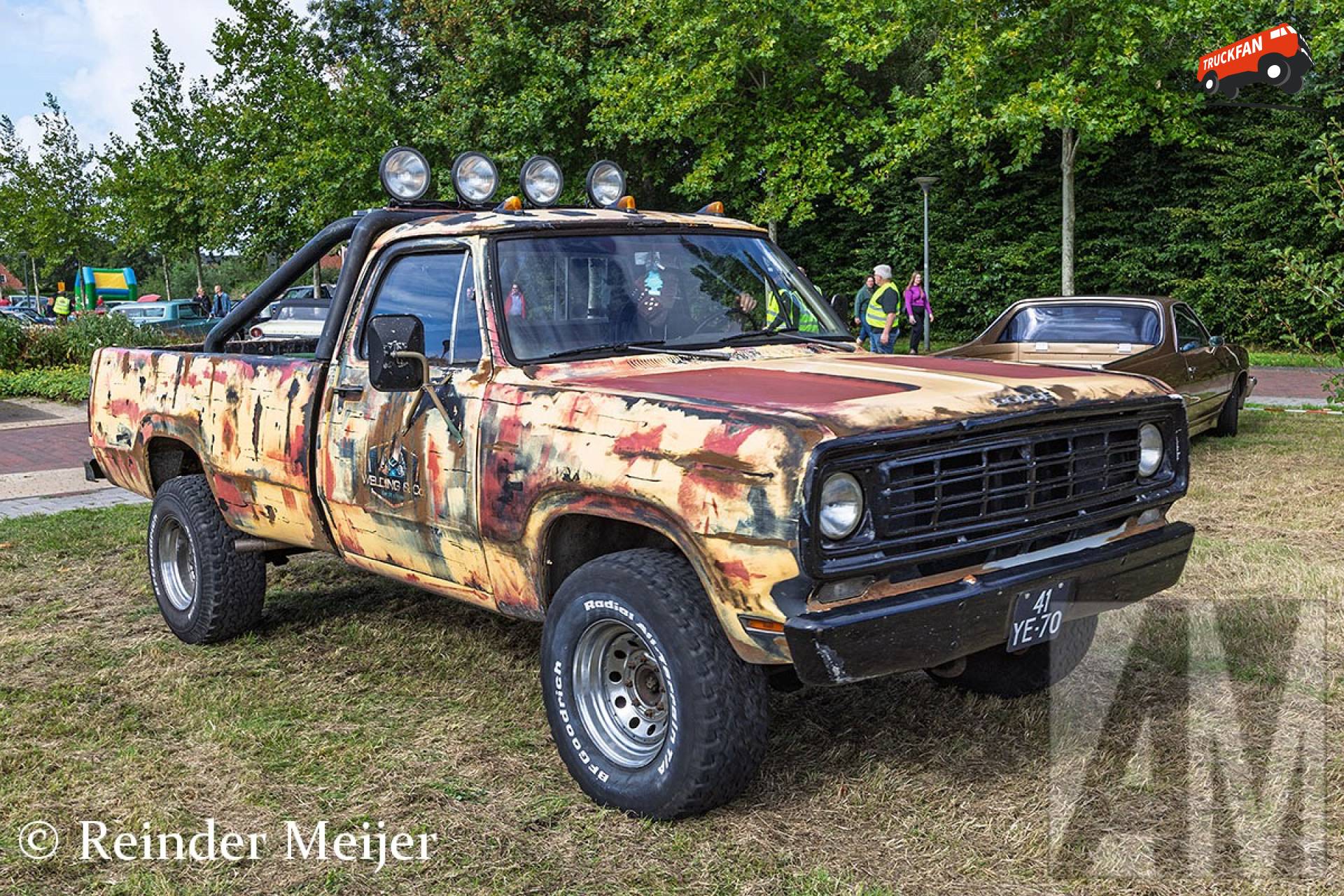 Dodge W200 uit 1976 op Oldtimerdei Tzummarum