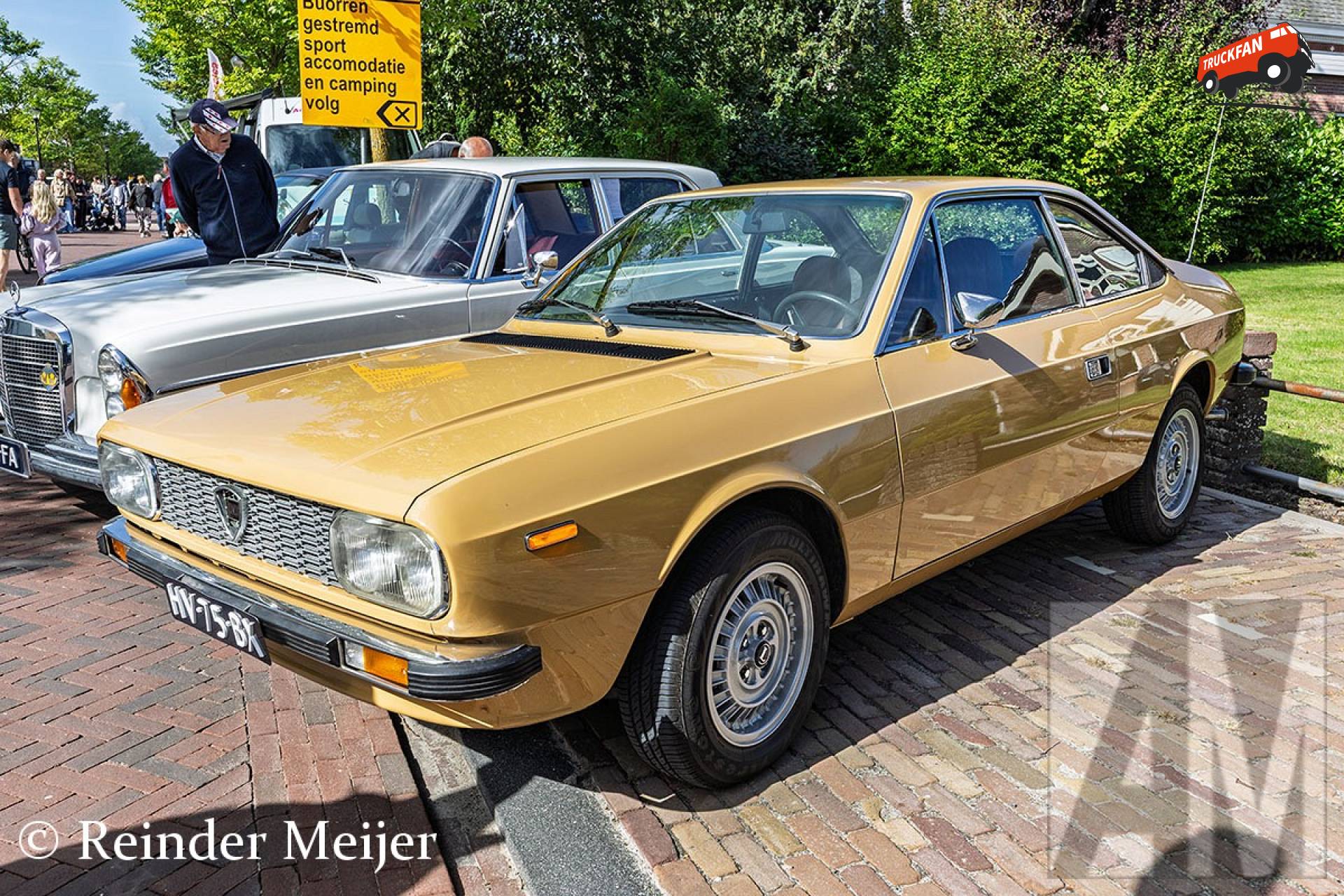 Lancia Beta 2000 coupé 1982 bij Oldtimerdei Tzummarum