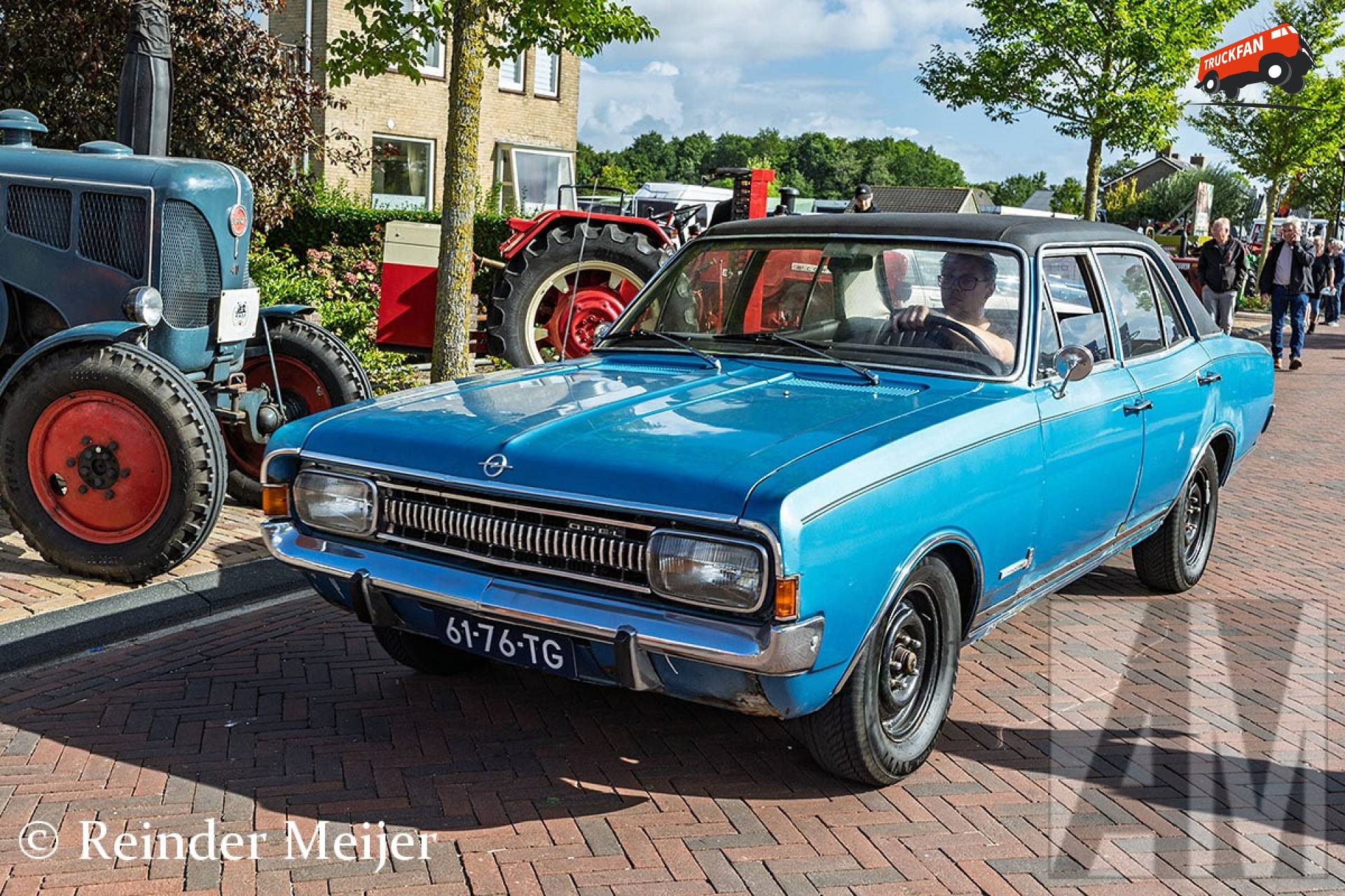 Opel Commodore uit 1972 bij Oldtimerdei Tzummarum
