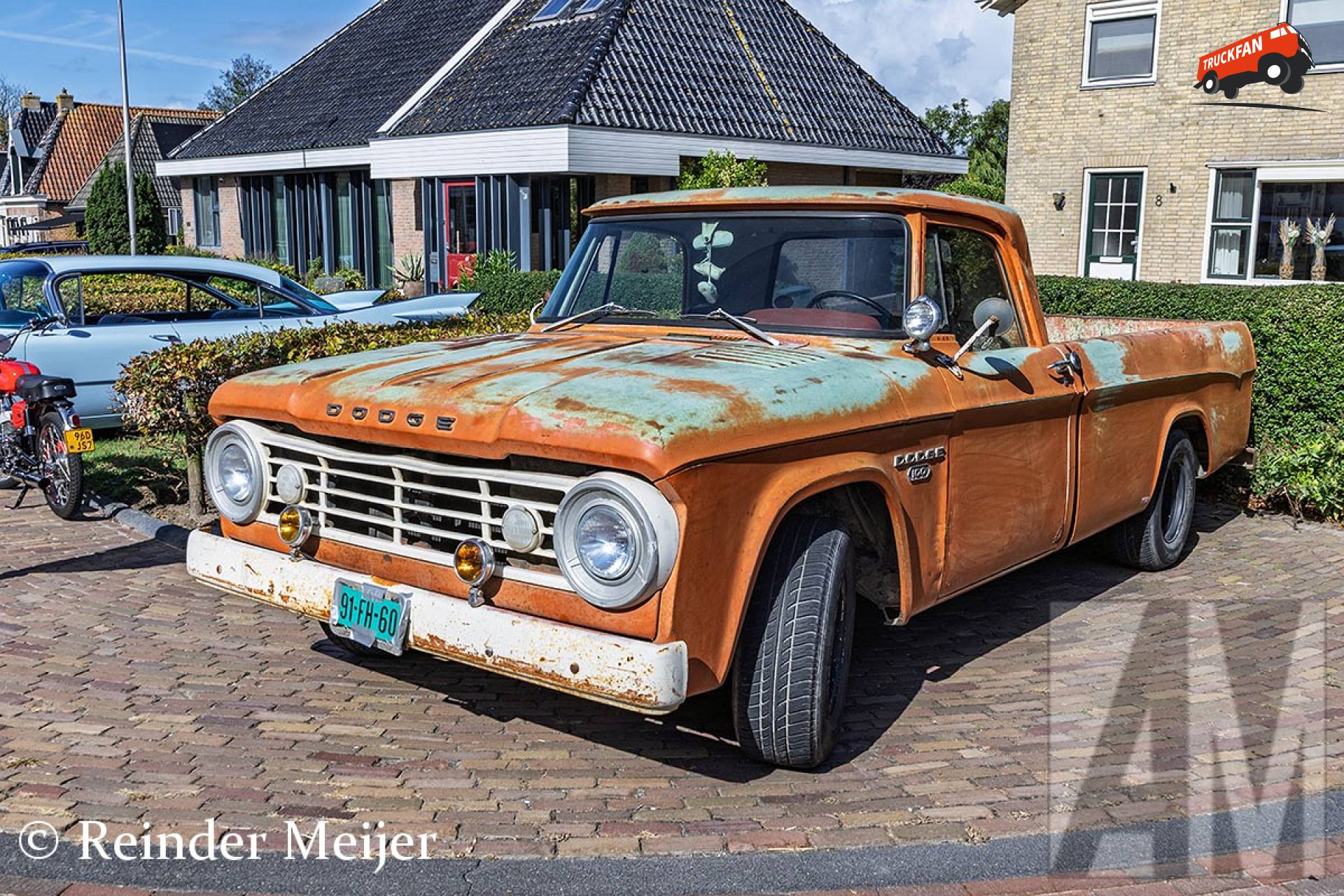 Dodge pick-up bij Oldtimerdei Tzummarum