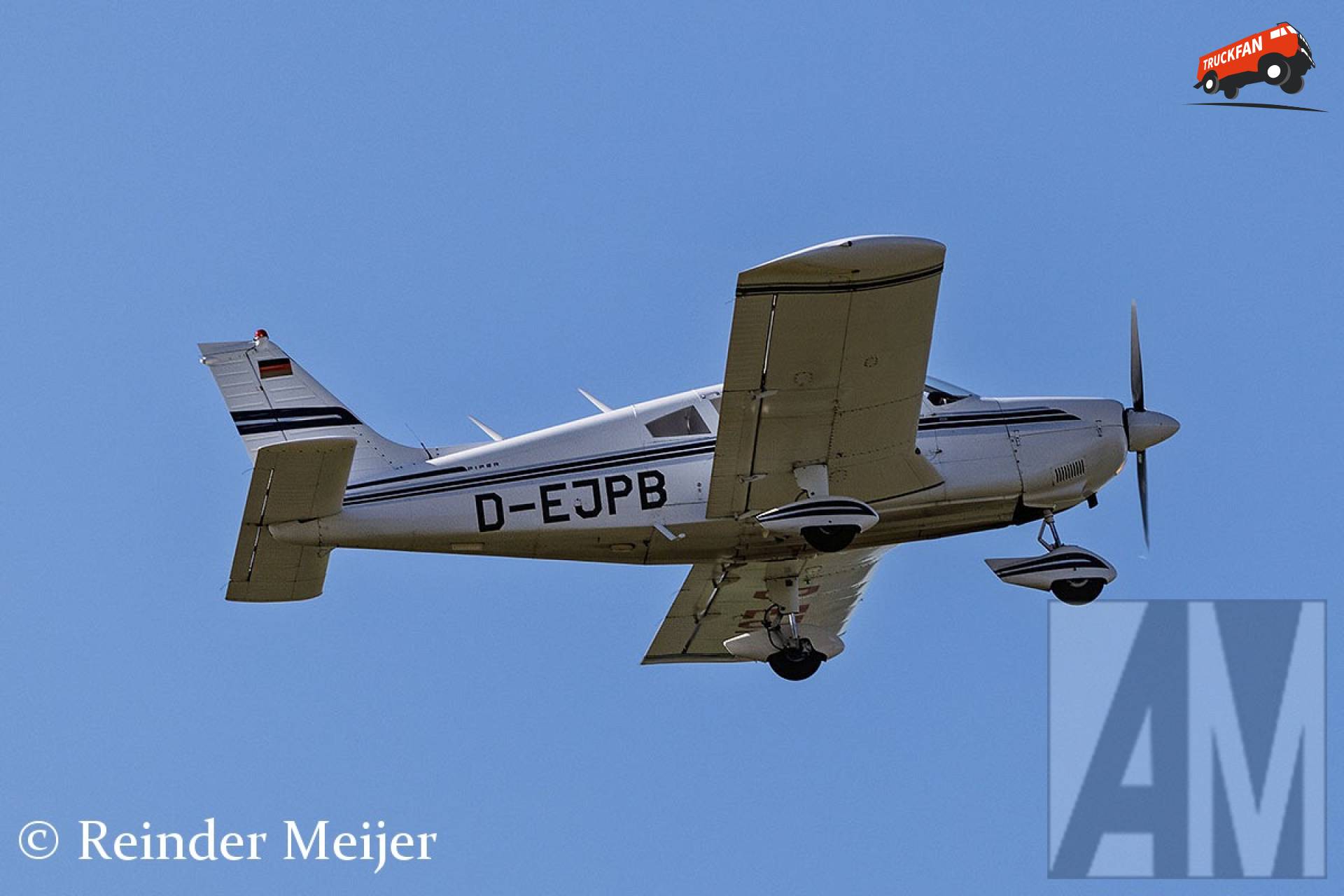 Vliegtuig Piper Cherokee Charger in Grebenstein augustus 2026